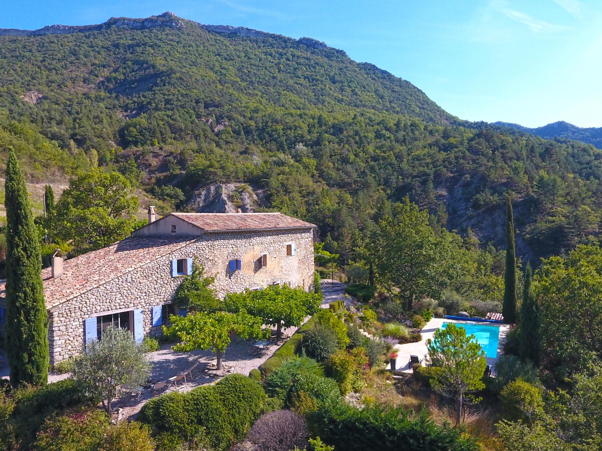 8-persoons karakteristiek vakantiehuis met zwembad in Montaulieu - foto 2