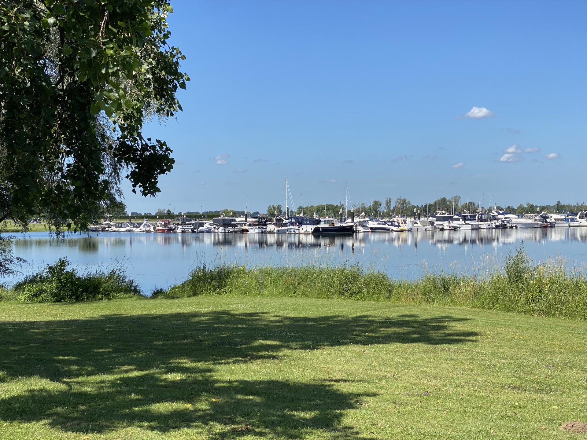 Knus vakantiehuis op vakantiepark aan de haven van Stevensweert - foto 47