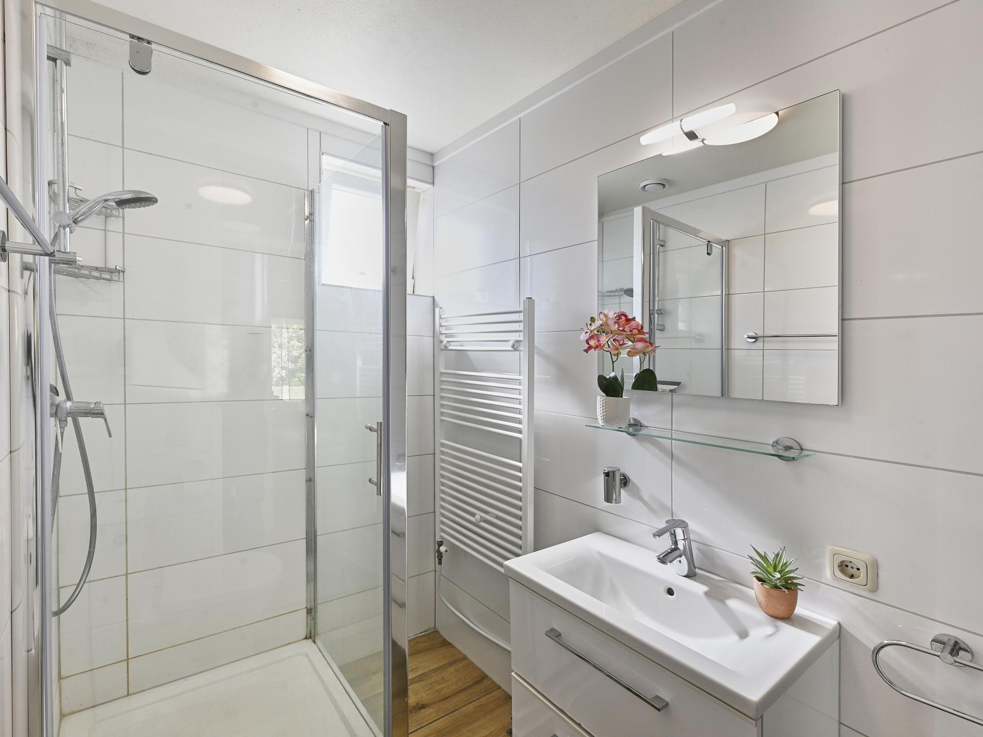 Knus vakantiehuis op vakantiepark aan de haven van Stevensweert - foto 11