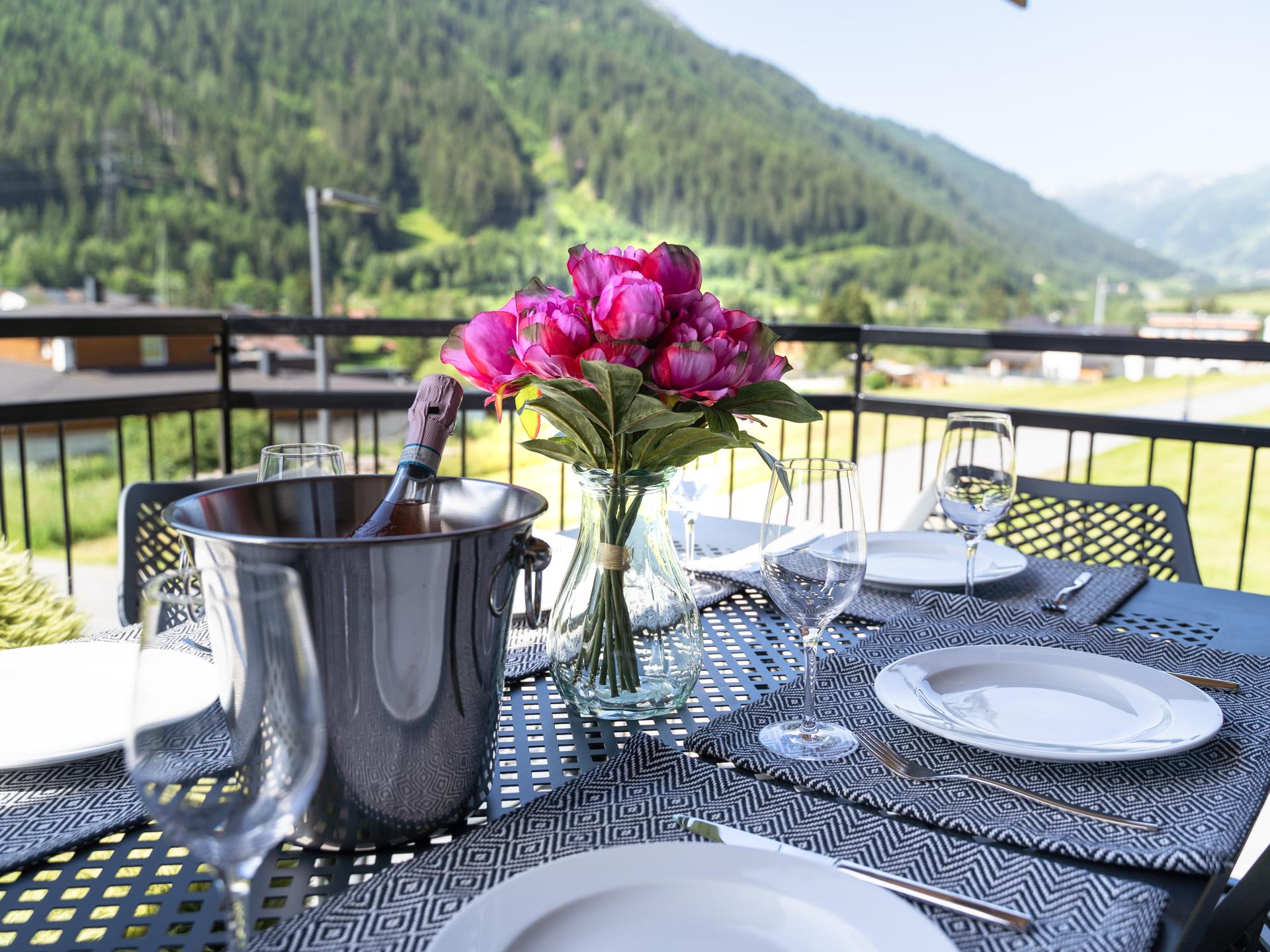Modern appartement met balkon en bergzicht, 200m van de piste in St. Anton - foto 17