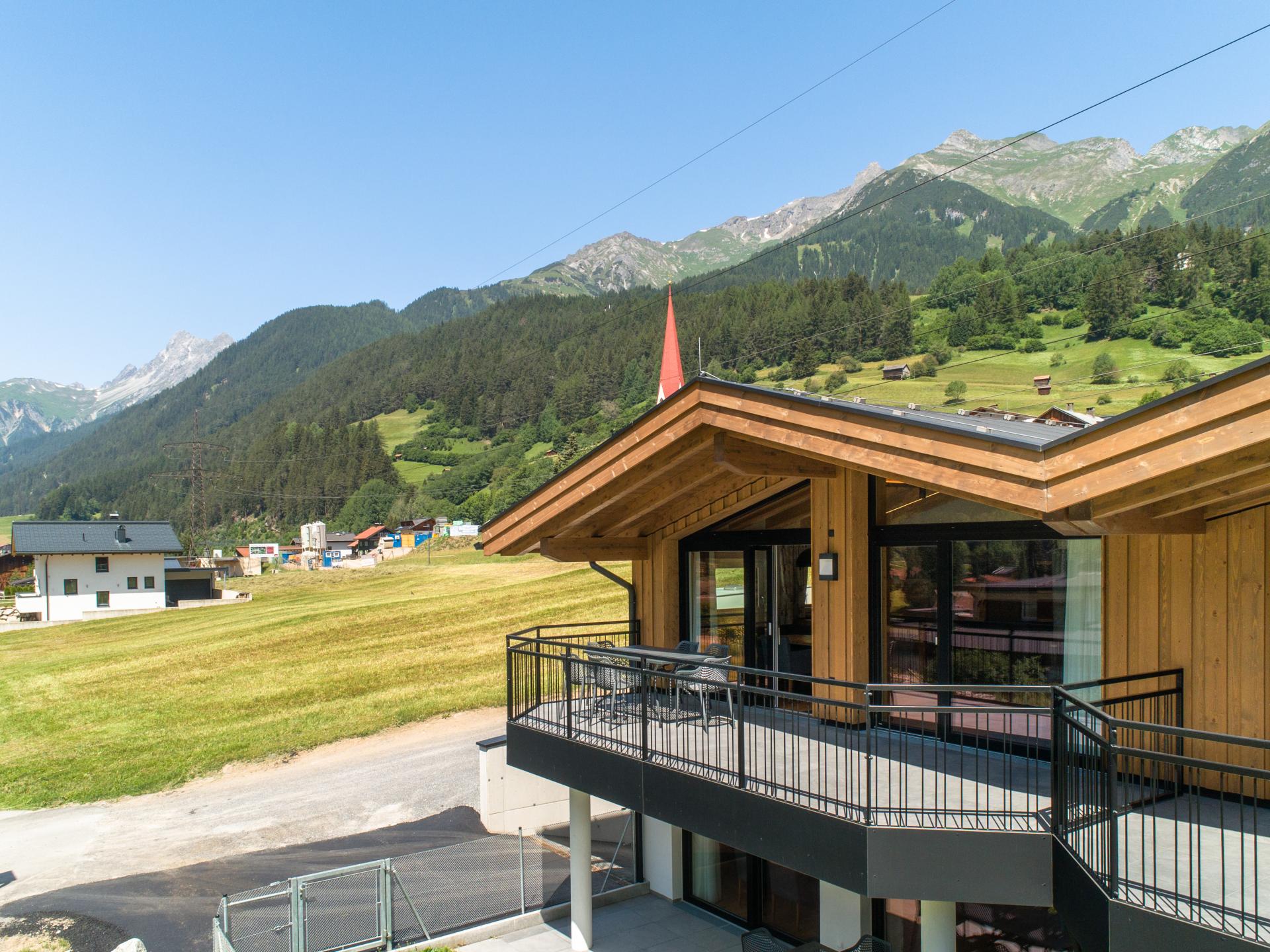 Modern appartement met balkon en bergzicht, 200m van de piste in St. Anton - foto 21