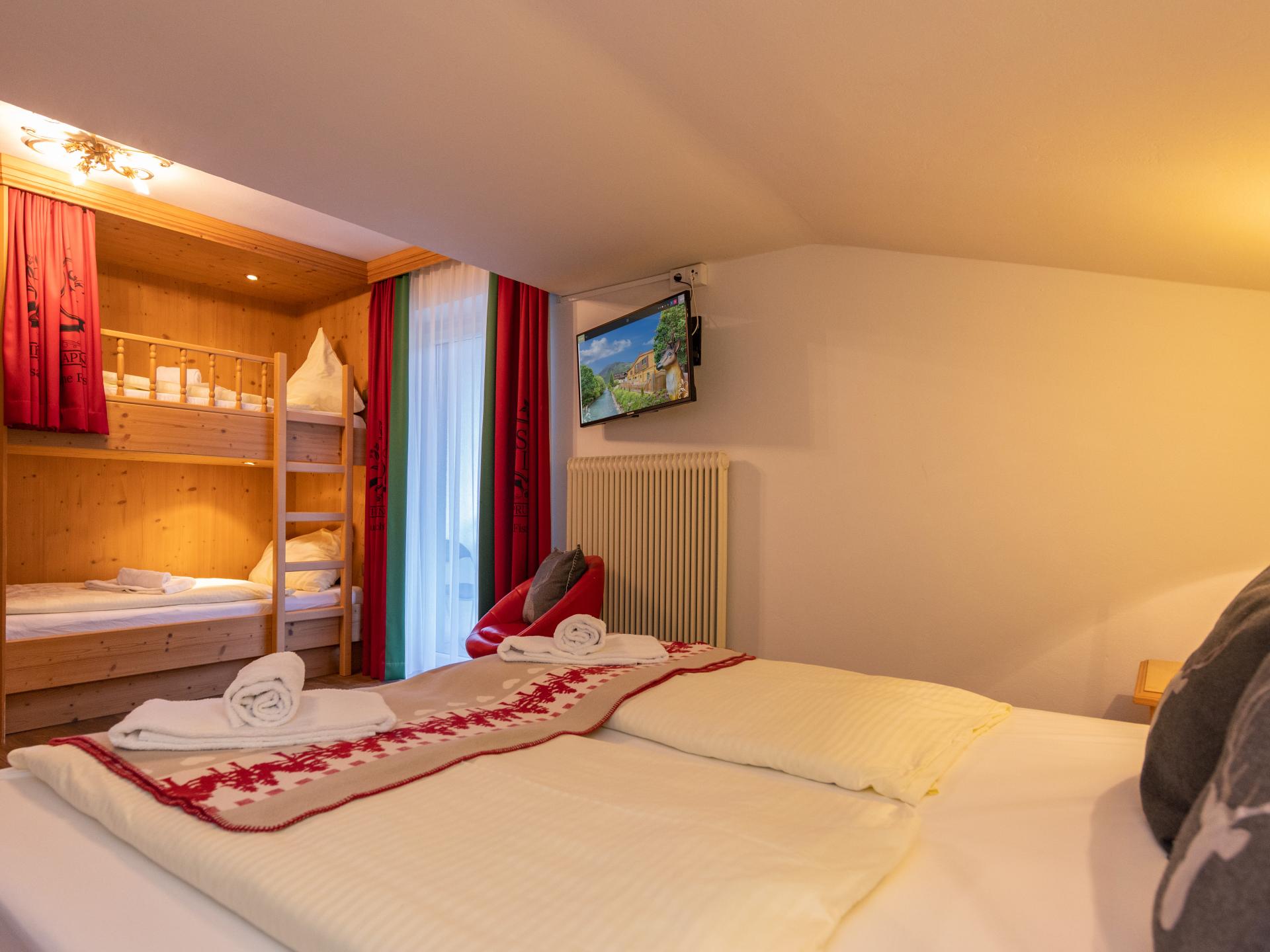 Ruim vrijstaand chalet voor 24 personen op 90 meter van centrum Kaprun - foto 12