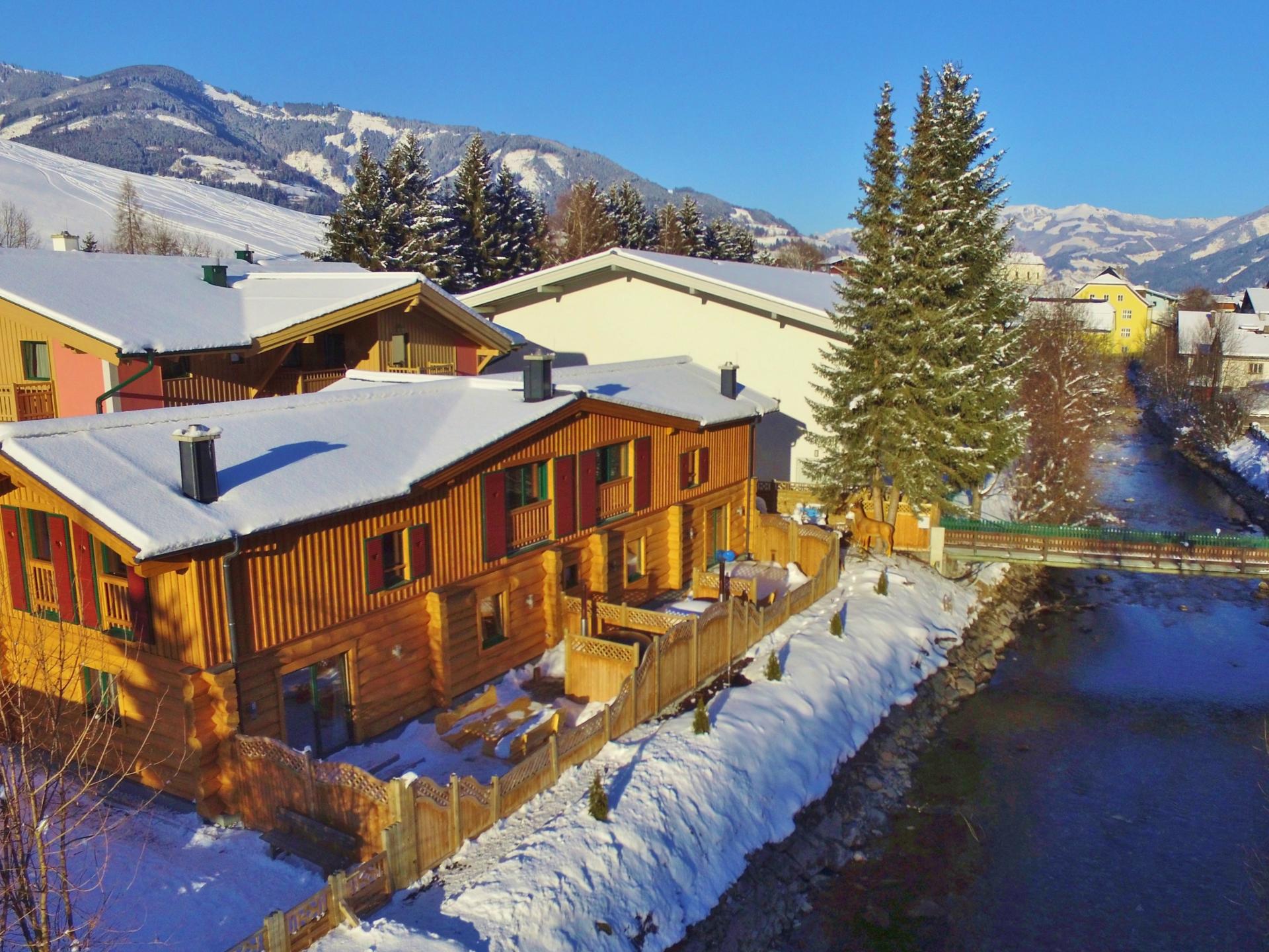 Authentieke blokhut met privésauna op 10 meter van de piste in Kaprun - foto 1