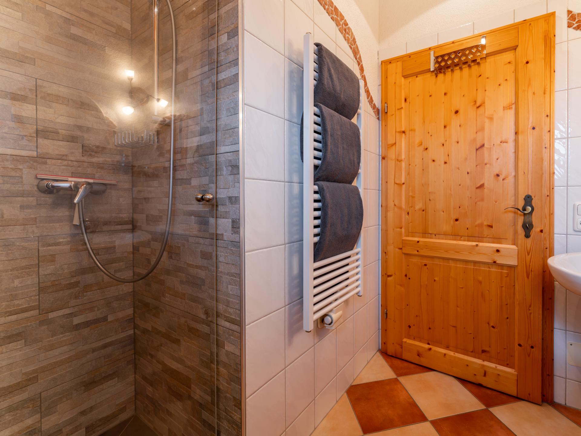 Vrijstaand chalet met sauna en panoramisch bergzicht in Piesendorf - foto 23