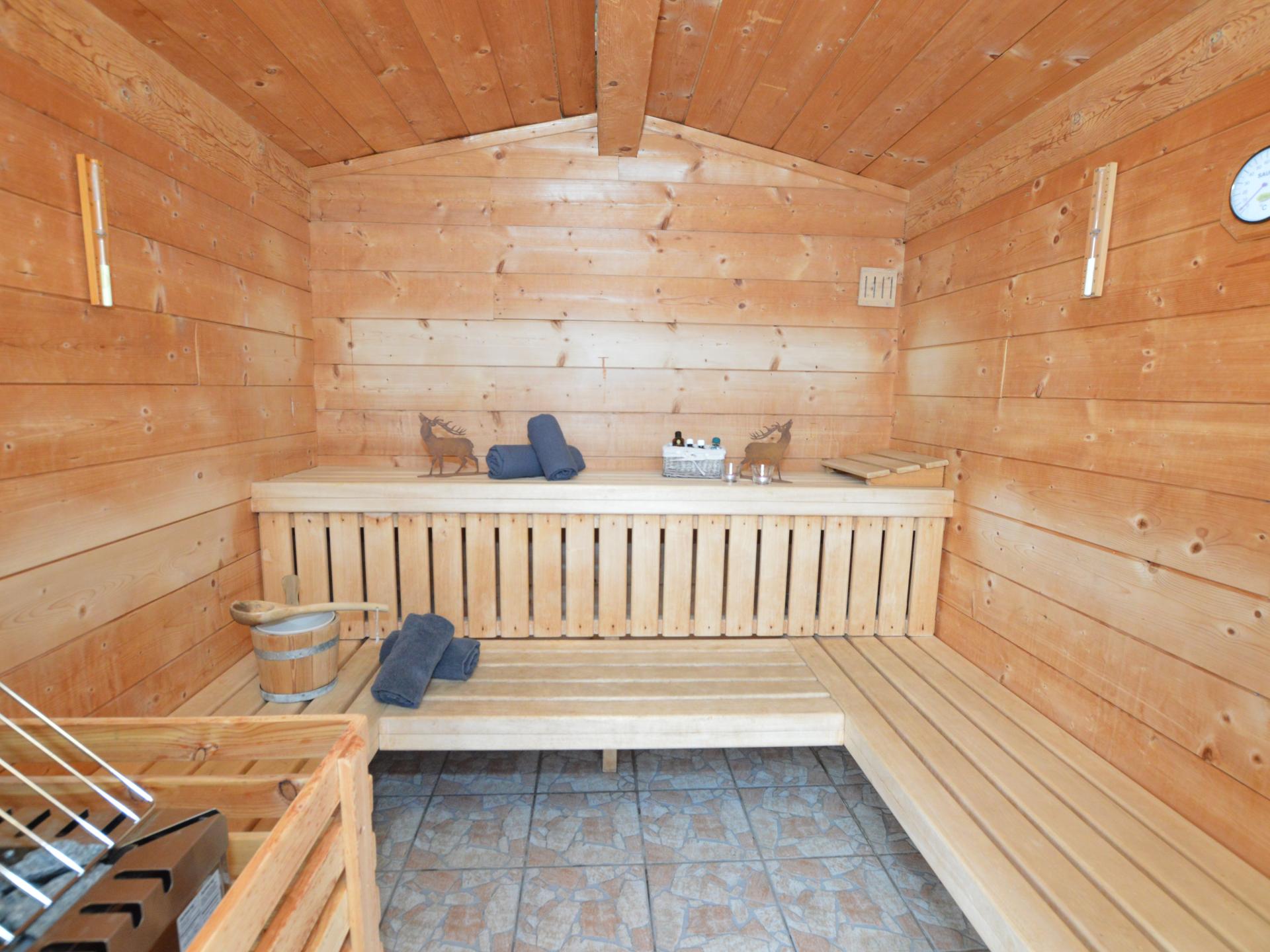 Vrijstaand chalet met sauna en panoramisch bergzicht in Piesendorf - foto 12