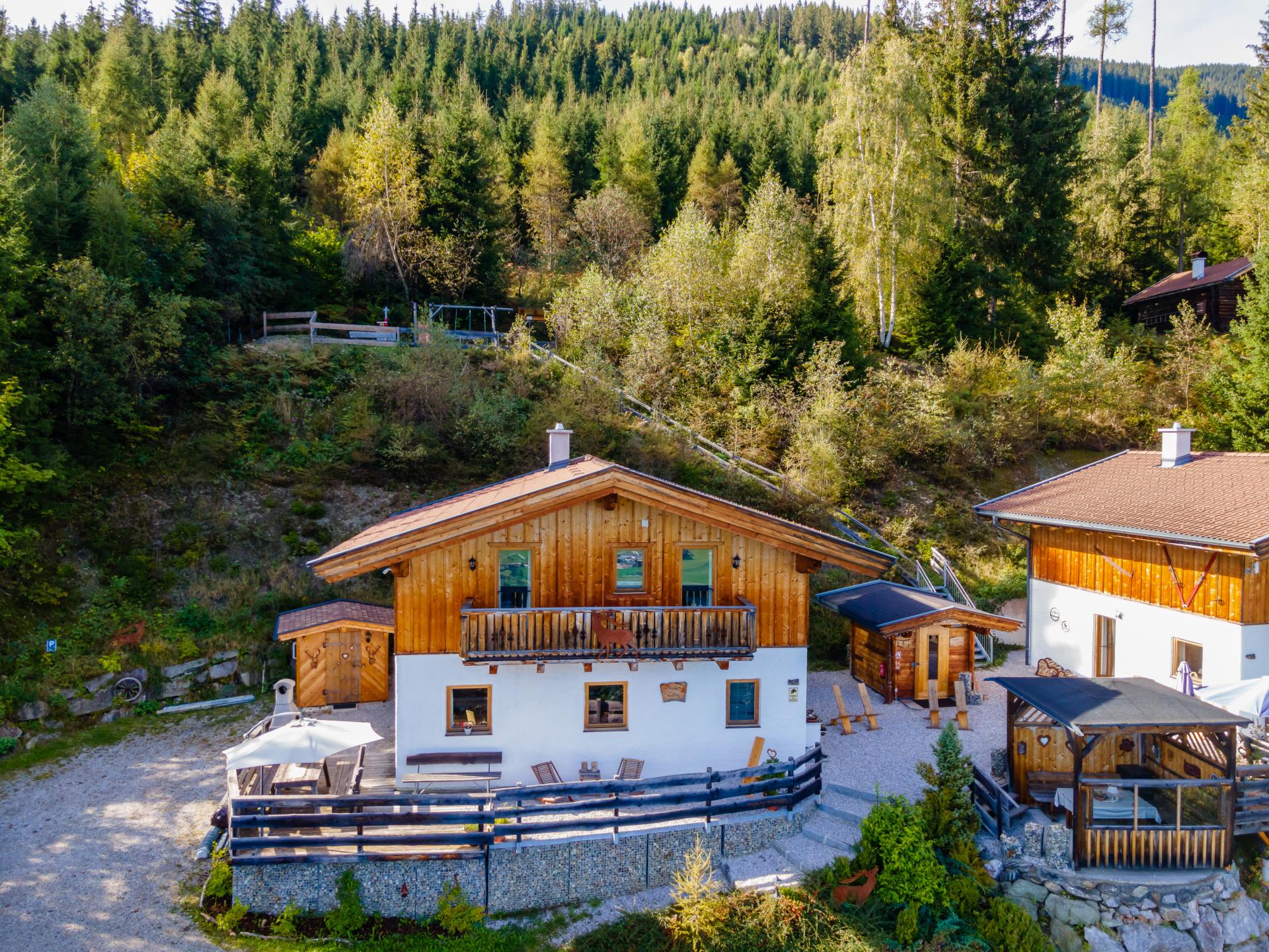Vrijstaand chalet met sauna en panoramisch bergzicht in Piesendorf - foto 1