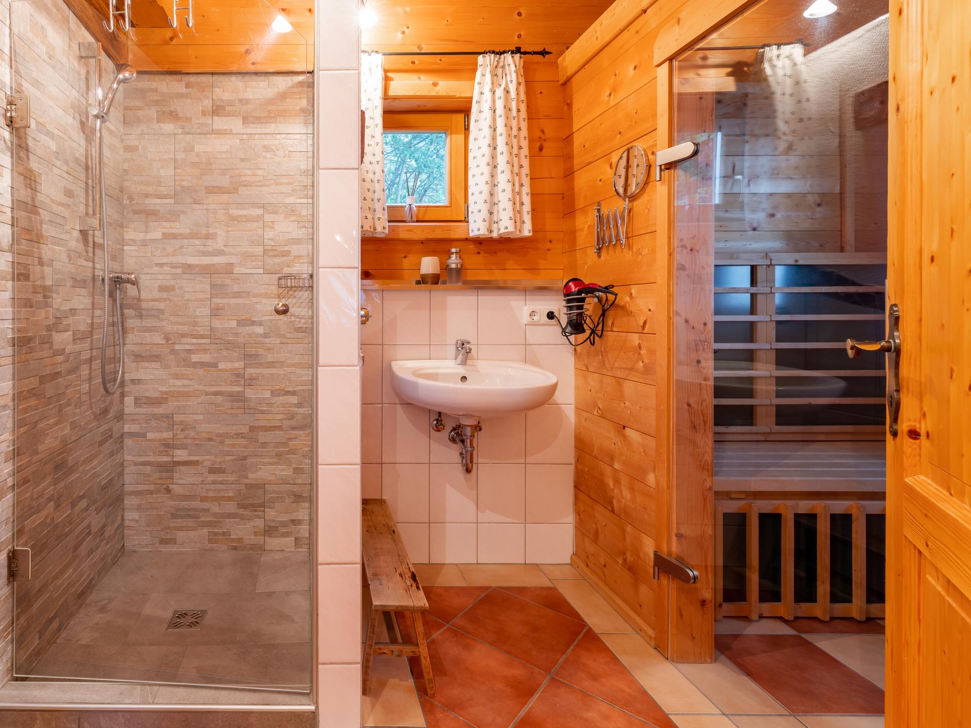 Vrijstaand chalet met sauna en panoramisch bergzicht in Piesendorf - foto 13