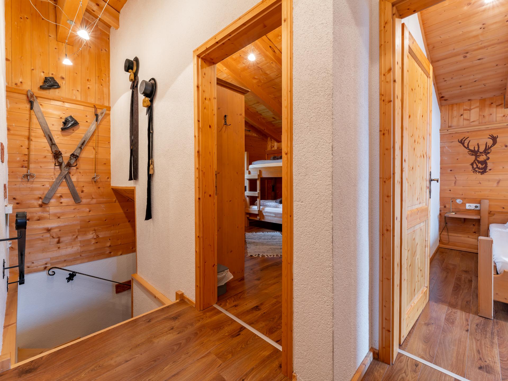 Vrijstaand chalet met sauna en panoramisch bergzicht in Piesendorf - foto 32