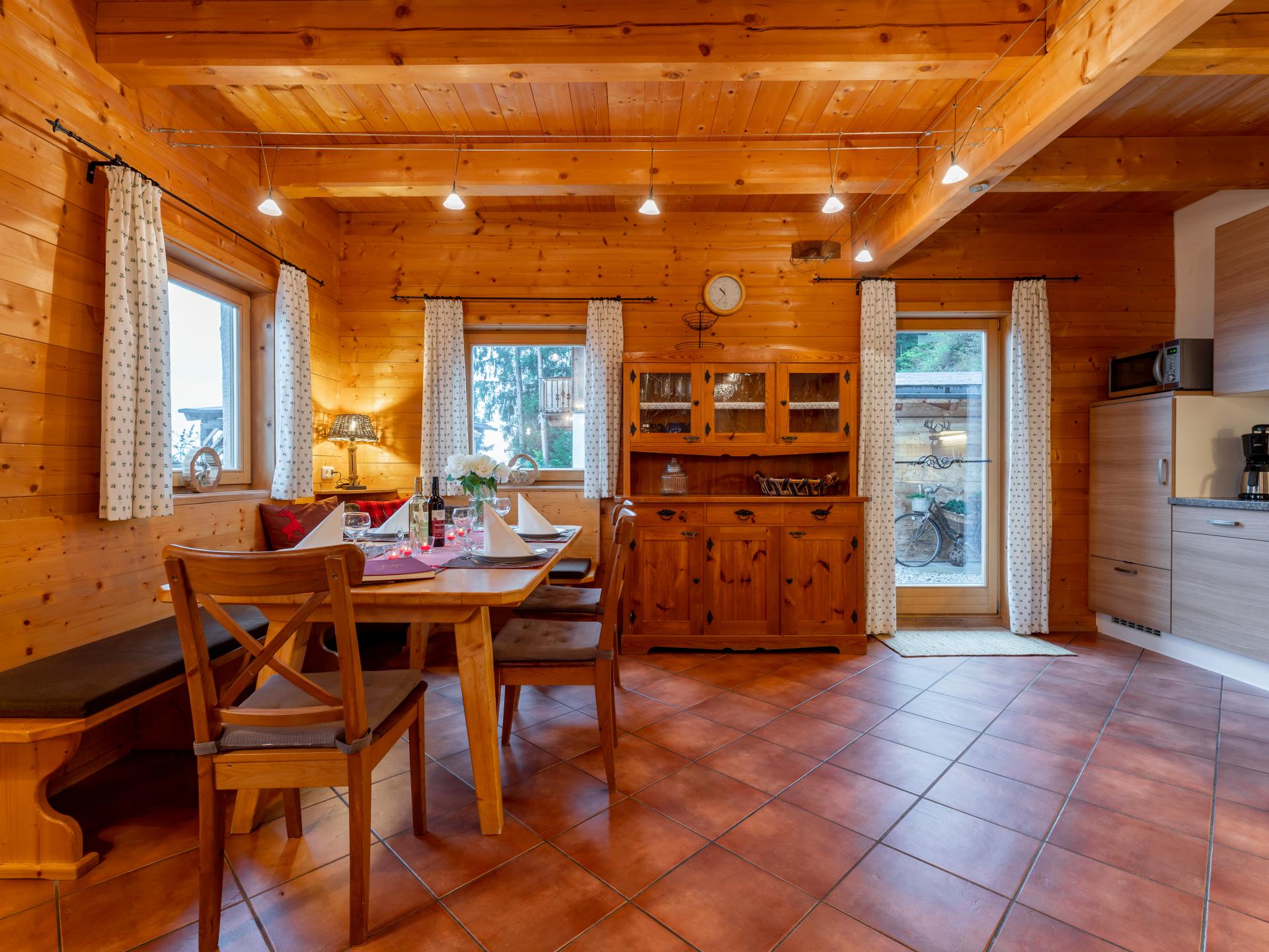 Vrijstaand chalet met sauna en panoramisch bergzicht in Piesendorf - foto 18