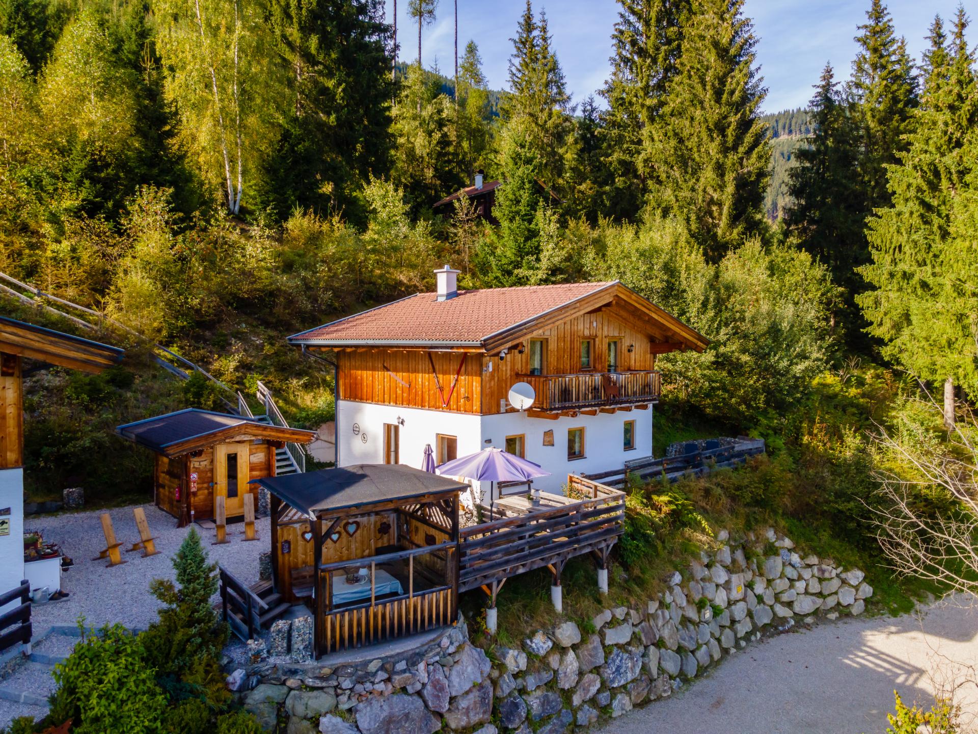 Vrijstaand chalet met sauna en panoramisch bergzicht in Piesendorf - foto 1