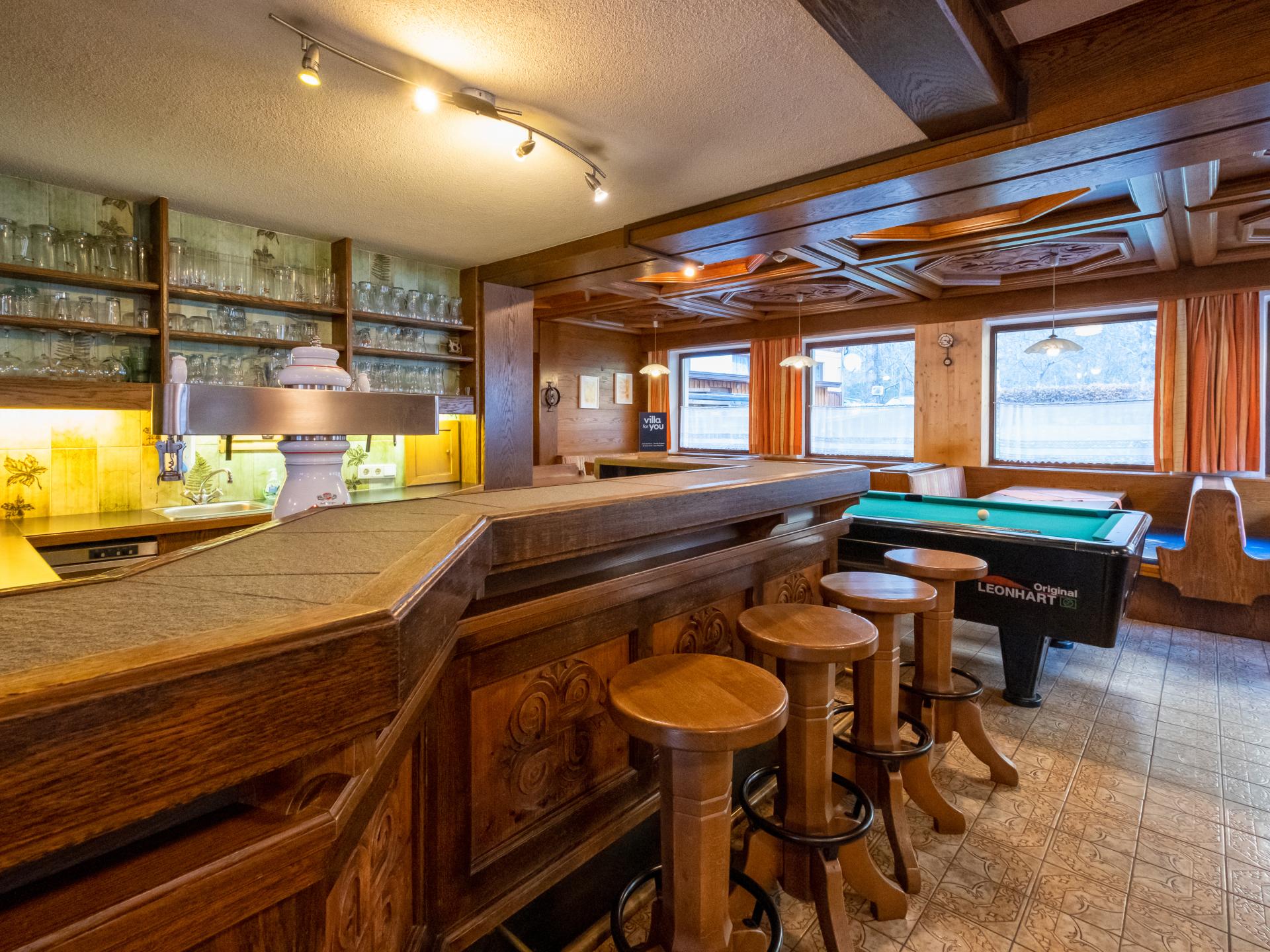 Grootschalig vakantiehuis voor 30 personen met privésauna, bar en biljart direct aan de piste - foto 32