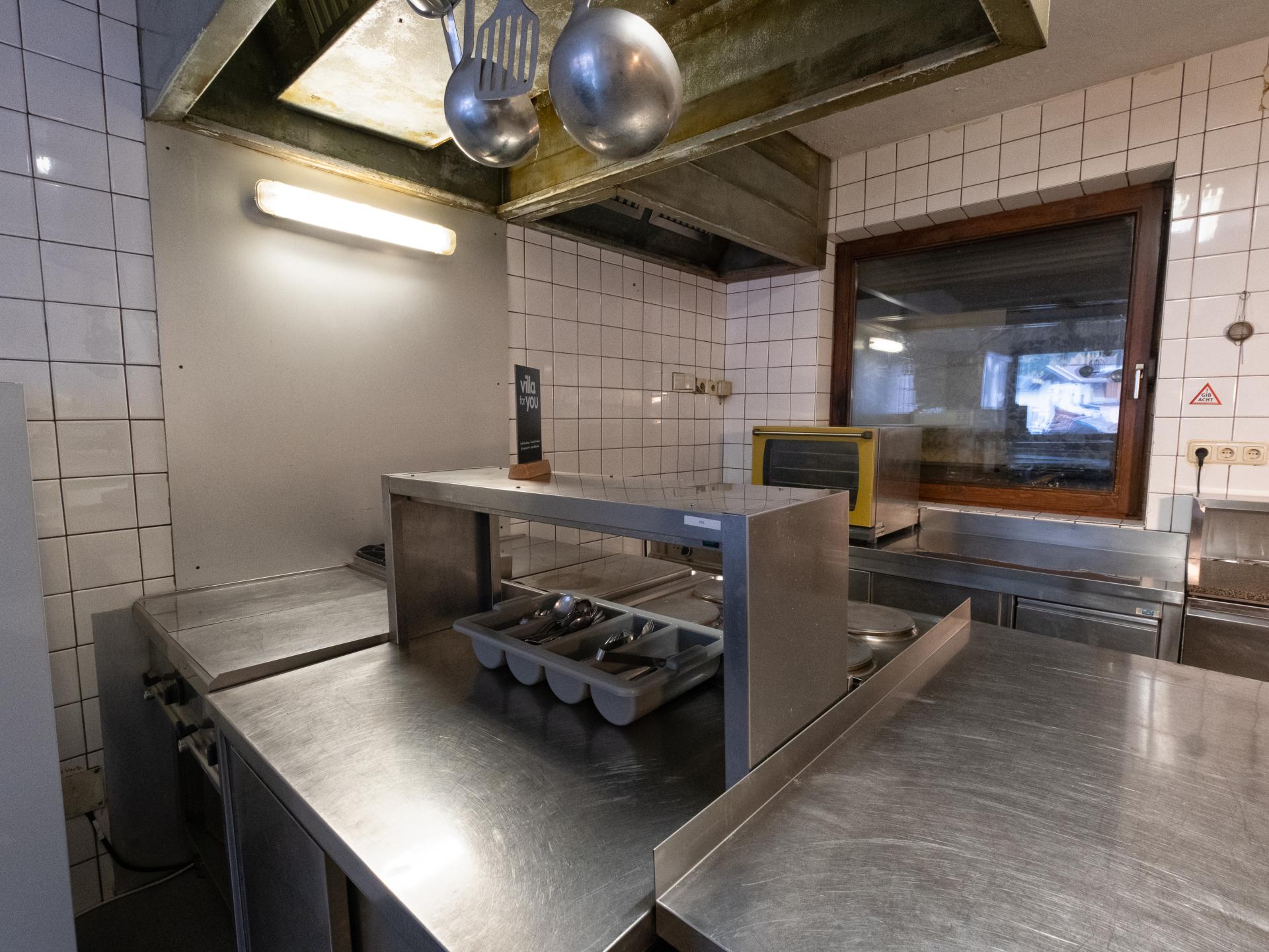 Grootschalig vakantiehuis voor 30 personen met privésauna, bar en biljart direct aan de piste - foto 28