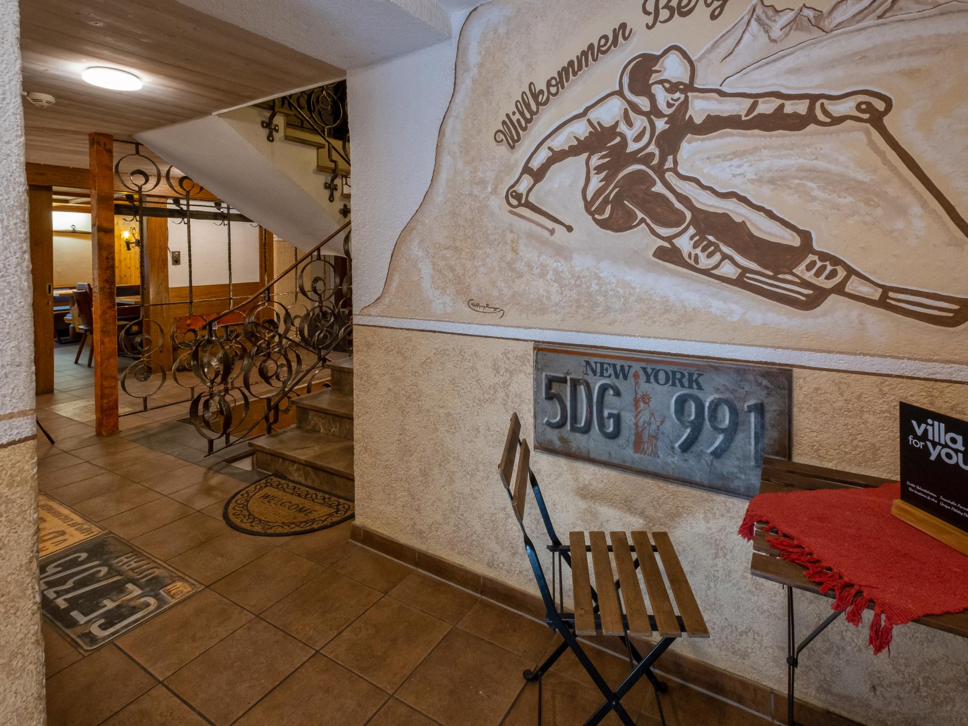 Grootschalig vakantiehuis voor 30 personen met privésauna, bar en biljart direct aan de piste - foto 19