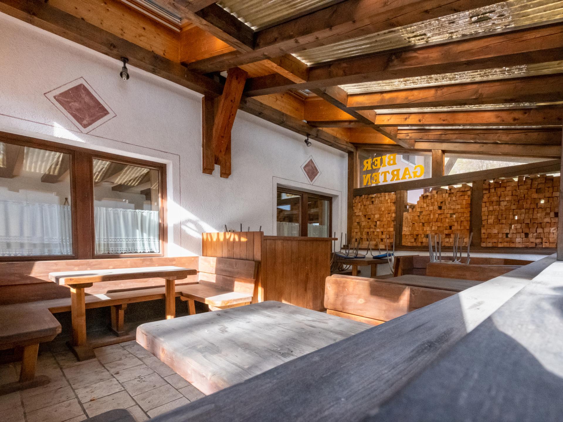 Grootschalig vakantiehuis voor 30 personen met privésauna, bar en biljart direct aan de piste - foto 35