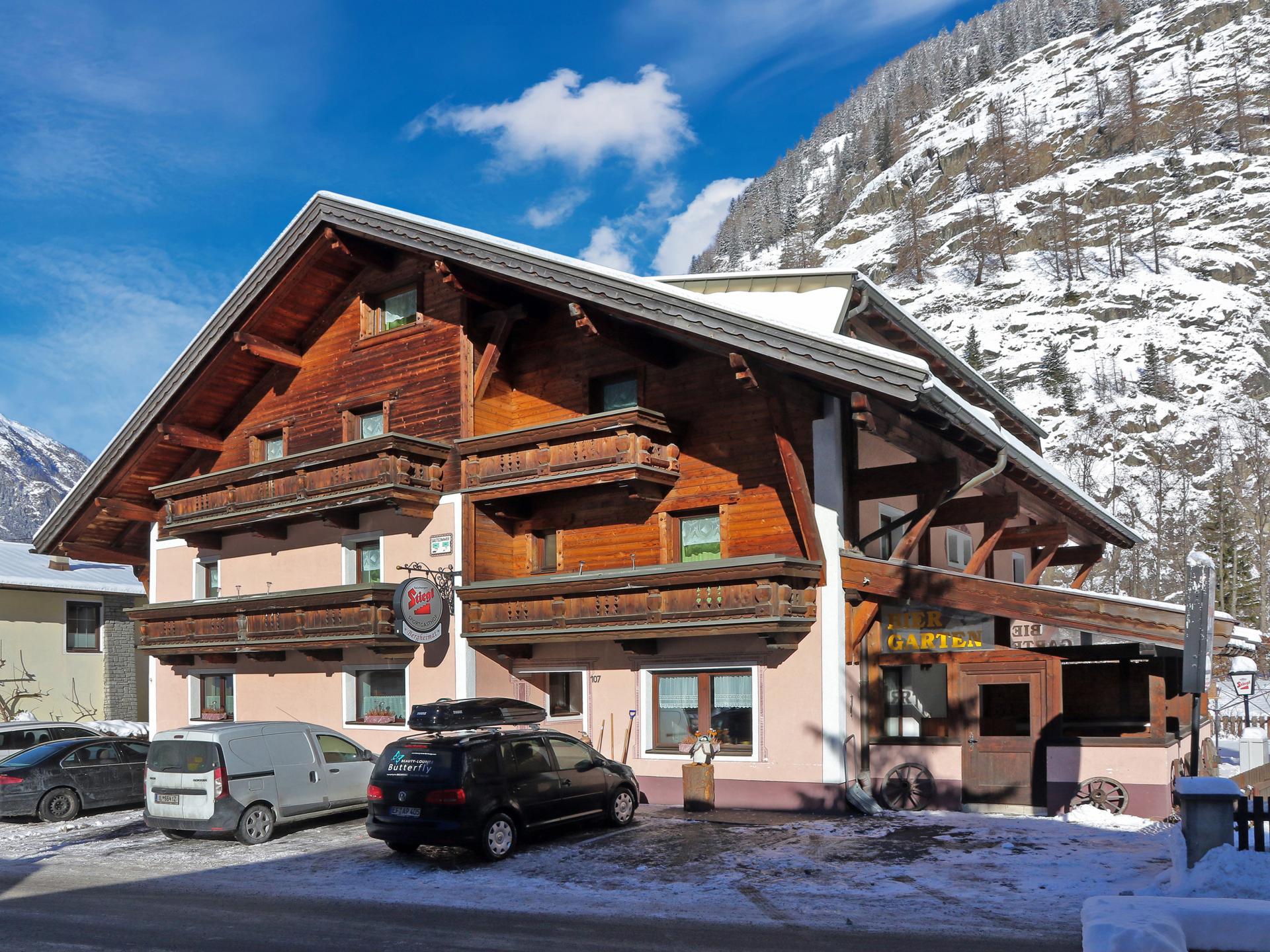 Grootschalig vakantiehuis voor 30 personen met privésauna, bar en biljart direct aan de piste - foto 38