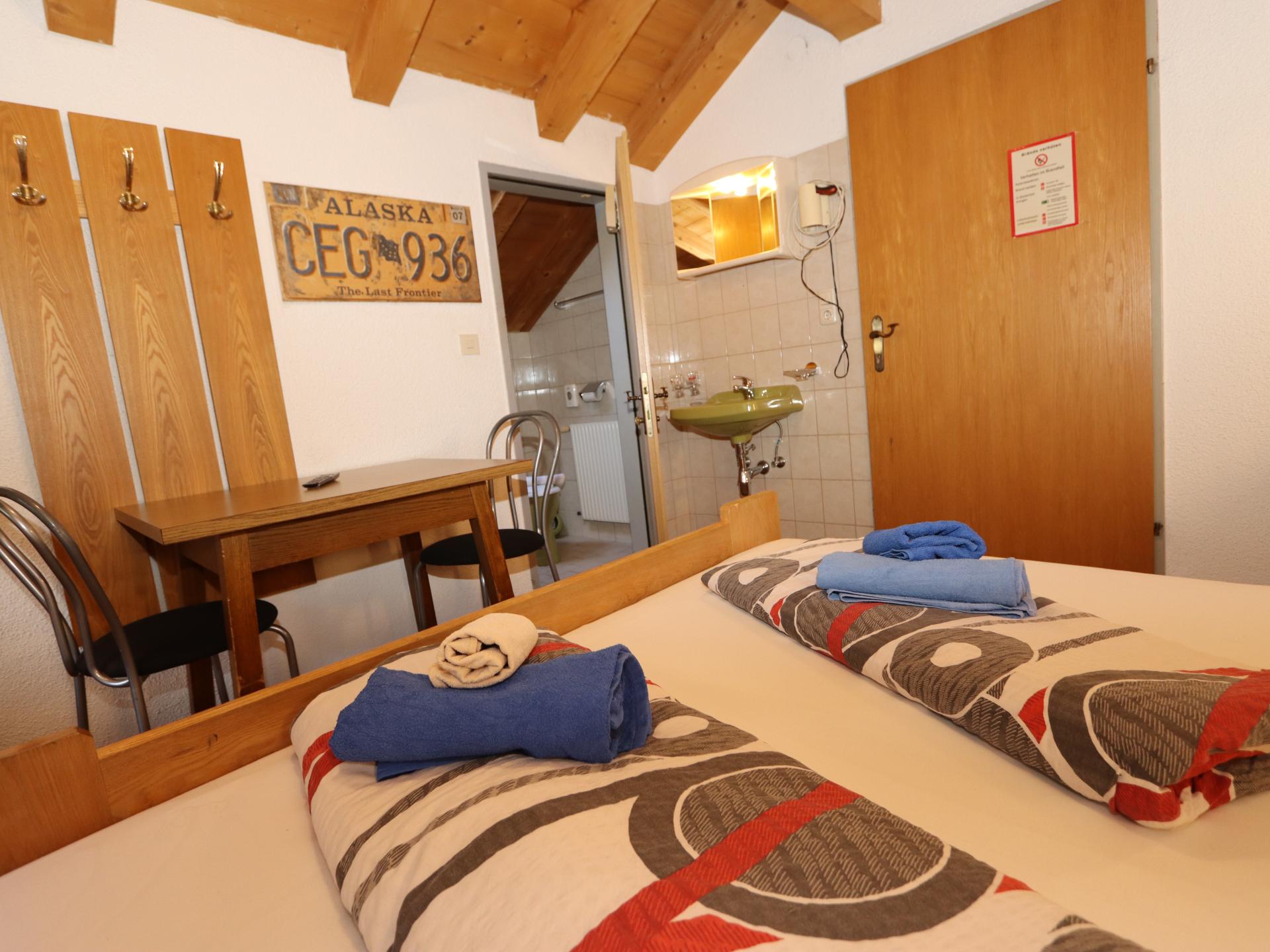 Grootschalig vakantiehuis voor 30 personen met privésauna, bar en biljart direct aan de piste - foto 25