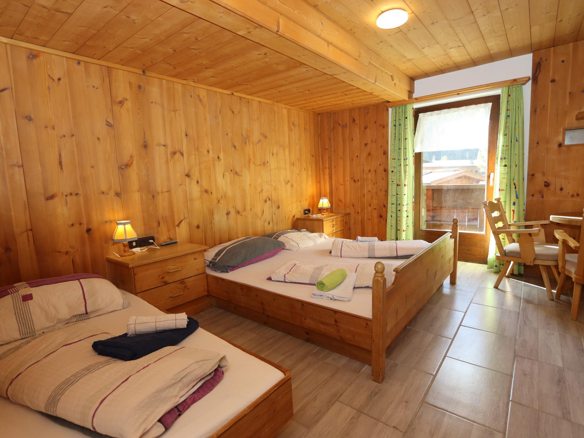Grootschalig vakantiehuis voor 30 personen met privésauna, bar en biljart direct aan de piste - foto 14