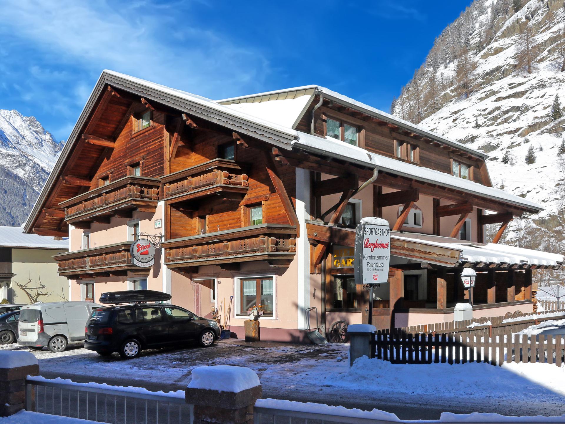 Grootschalig vakantiehuis voor 30 personen met privésauna, bar en biljart direct aan de piste - foto 37