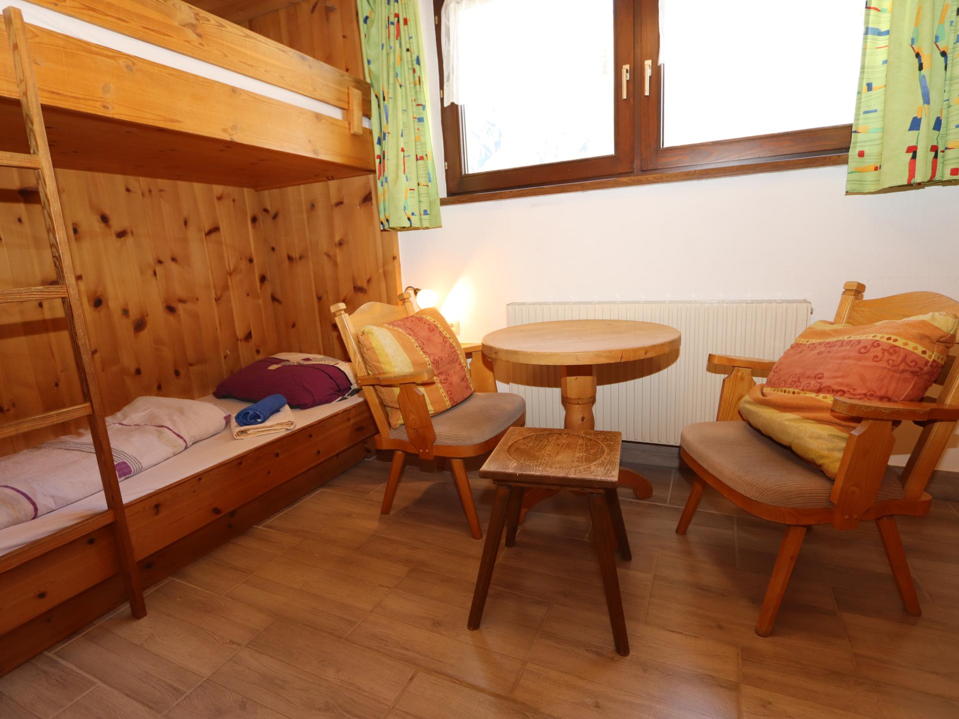 Grootschalig vakantiehuis voor 30 personen met privésauna, bar en biljart direct aan de piste - foto 22