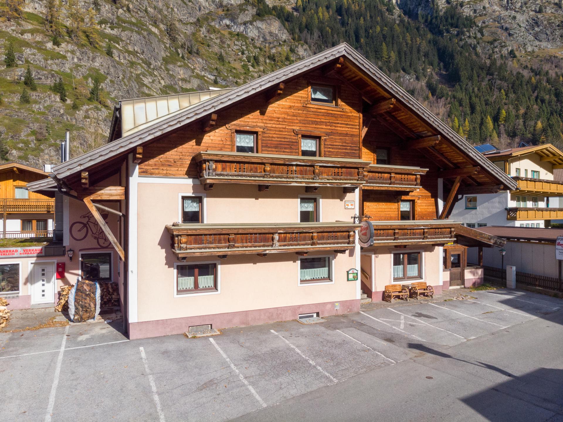 Royaal groepshuis voor 20 personen met sauna, vlakbij de skilift in Längenfeld - foto 1