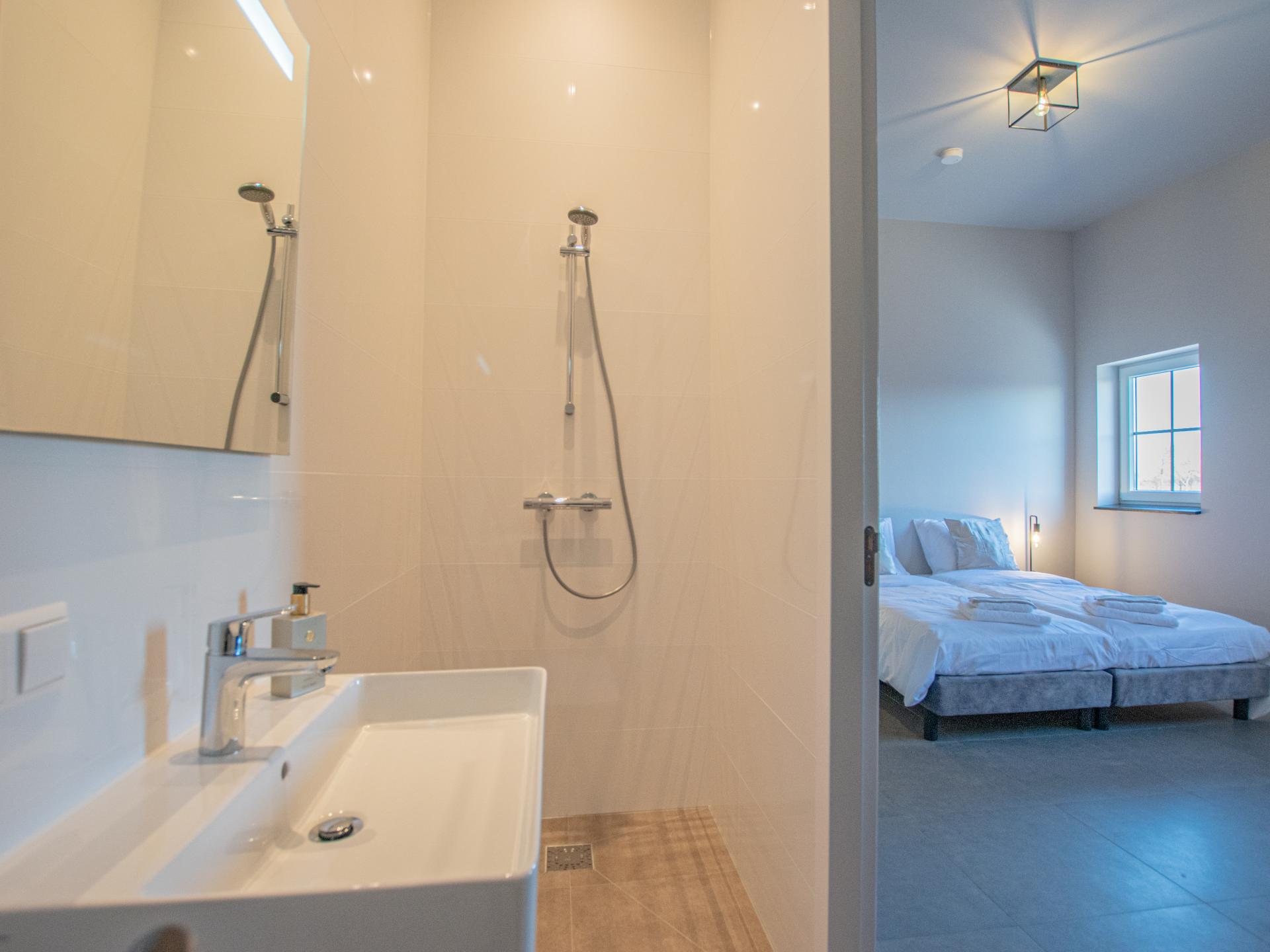 Luxe groepsvilla Lage Zwaluwe: 24 pers, eigen badkamer, nabij Biesbosch - foto 19