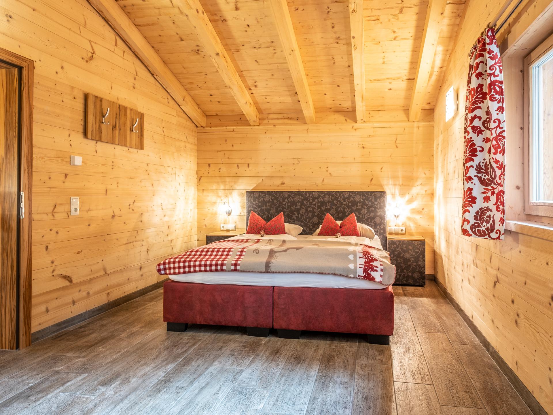Vrijstaand chalet met sauna & hottub aan de beek in centrum Kaprun - foto 5