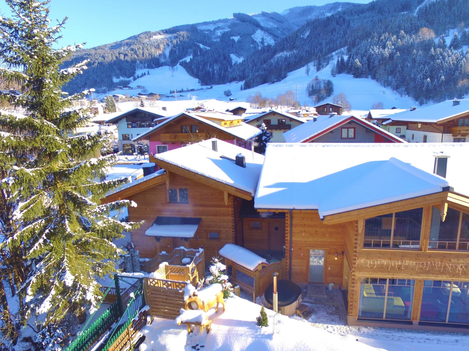Vrijstaand chalet met sauna & hottub aan de beek in centrum Kaprun - foto 19