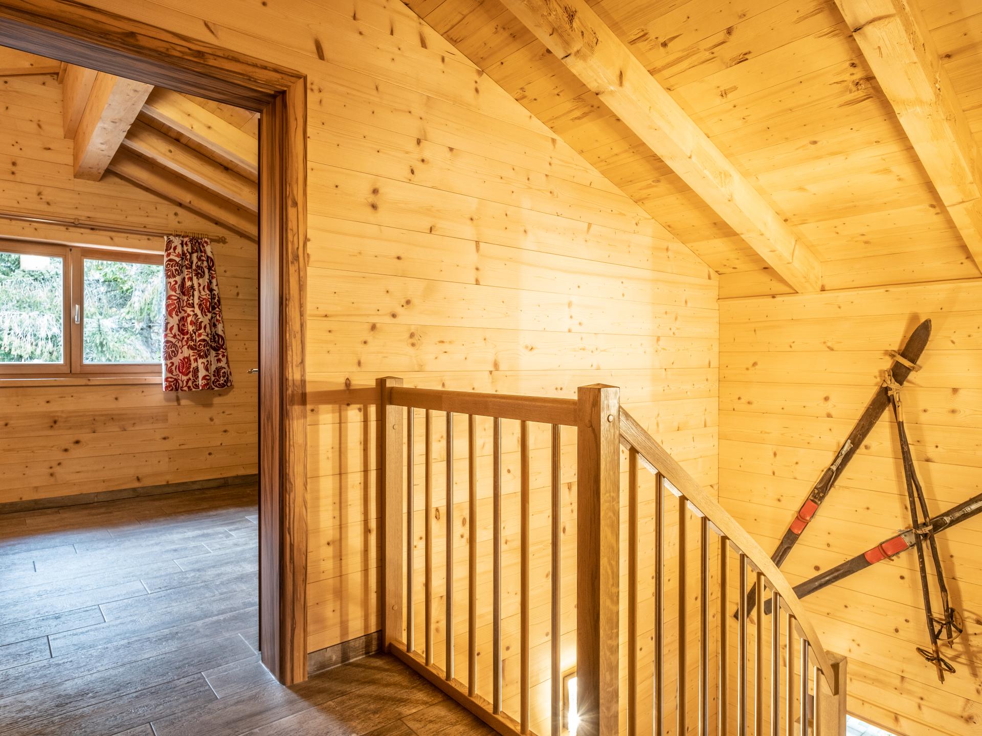 Vrijstaand chalet met sauna & hottub aan de beek in centrum Kaprun - foto 11