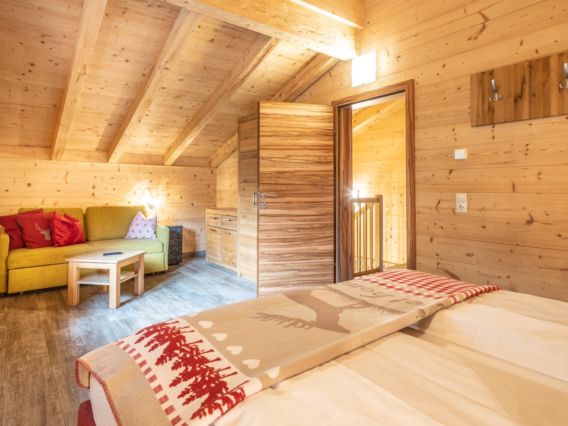Vrijstaand chalet met sauna & hottub aan de beek in centrum Kaprun - foto 9