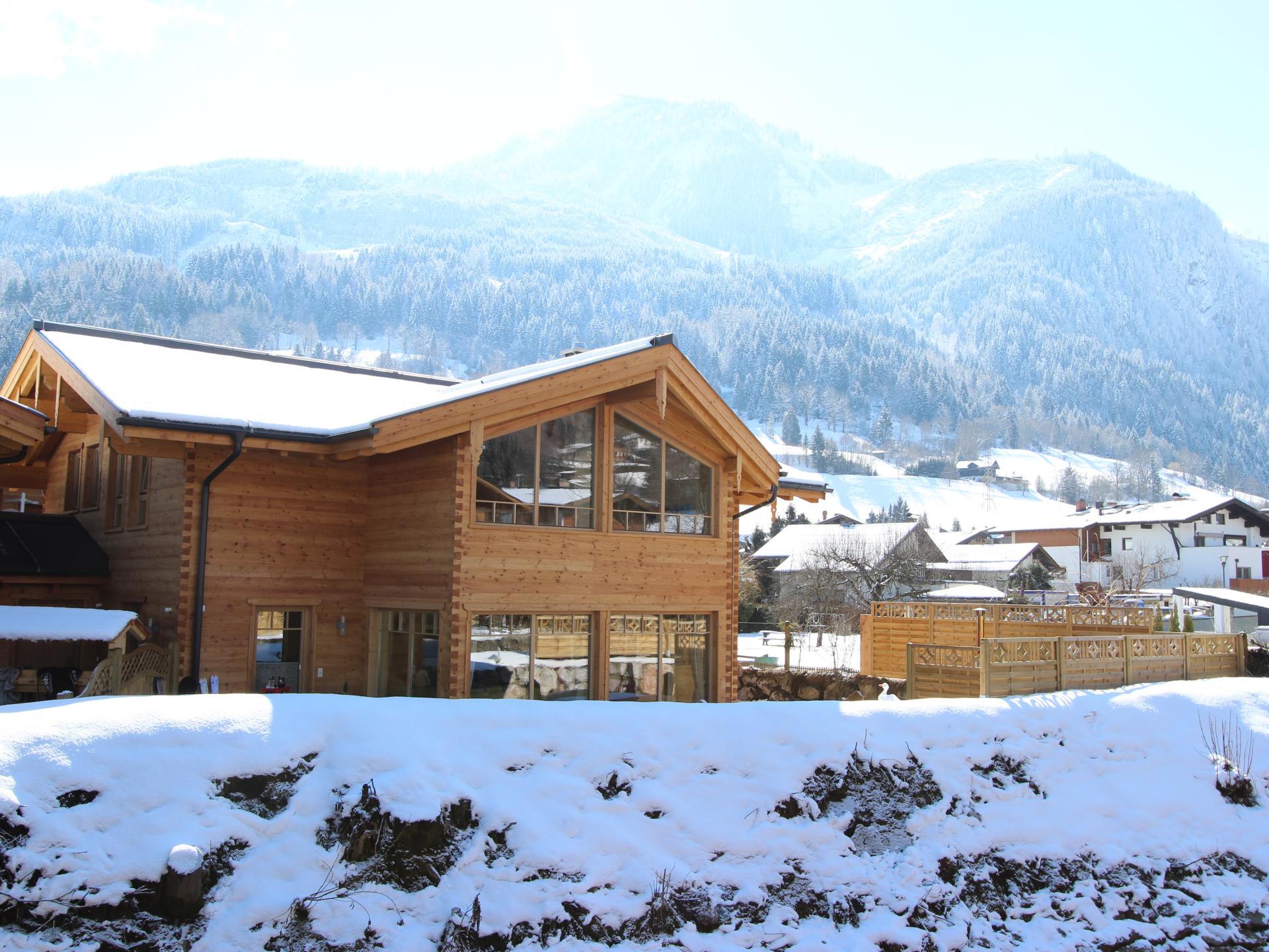 Vrijstaand chalet met sauna & hottub aan de beek in centrum Kaprun - foto 18