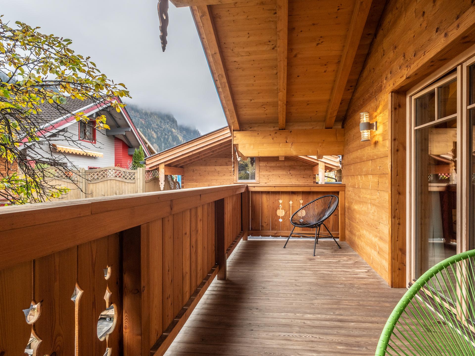 Vrijstaand chalet met sauna & hottub aan de beek in centrum Kaprun - foto 4