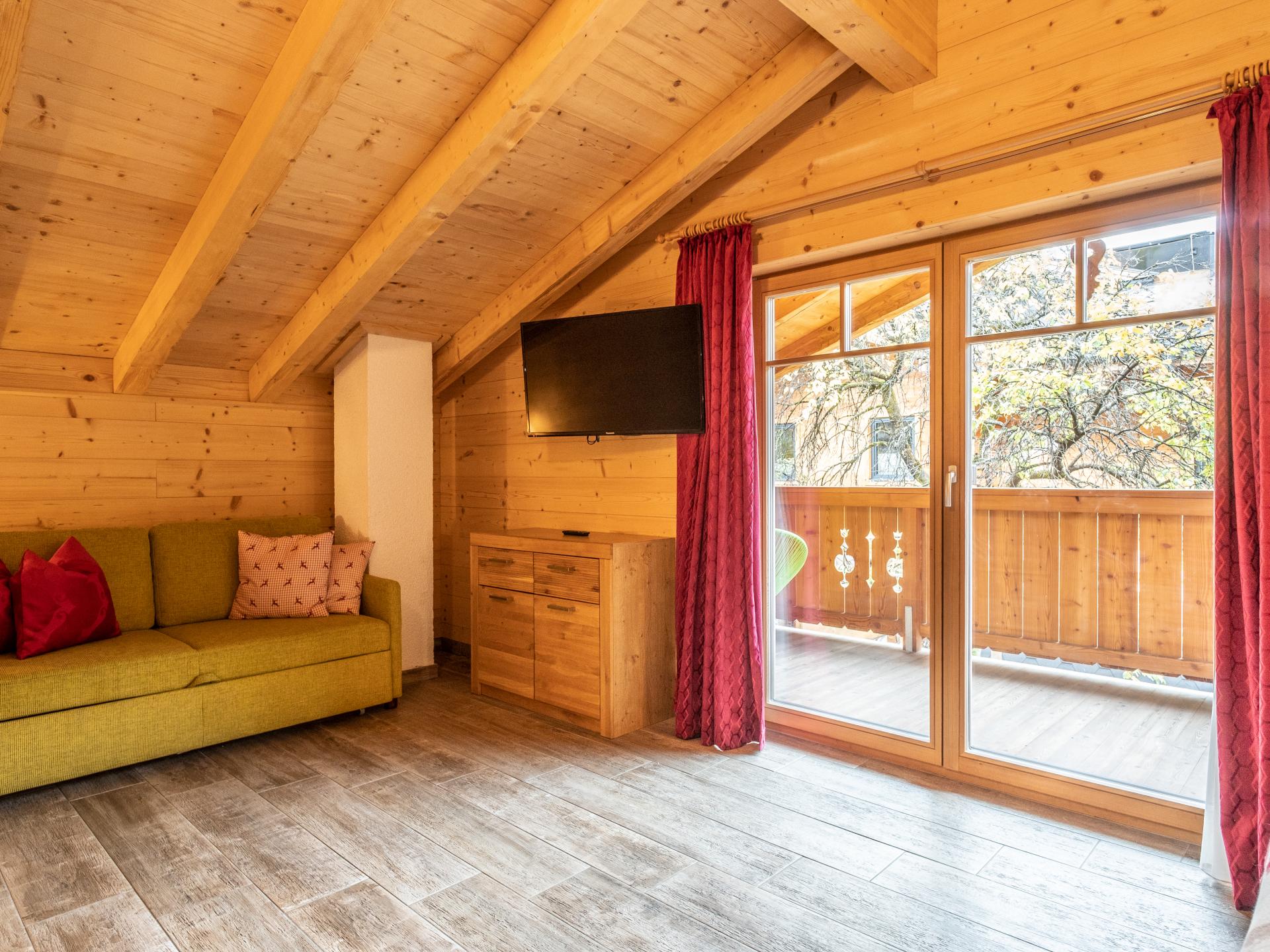 Vrijstaand chalet met sauna & hottub aan de beek in centrum Kaprun - foto 13
