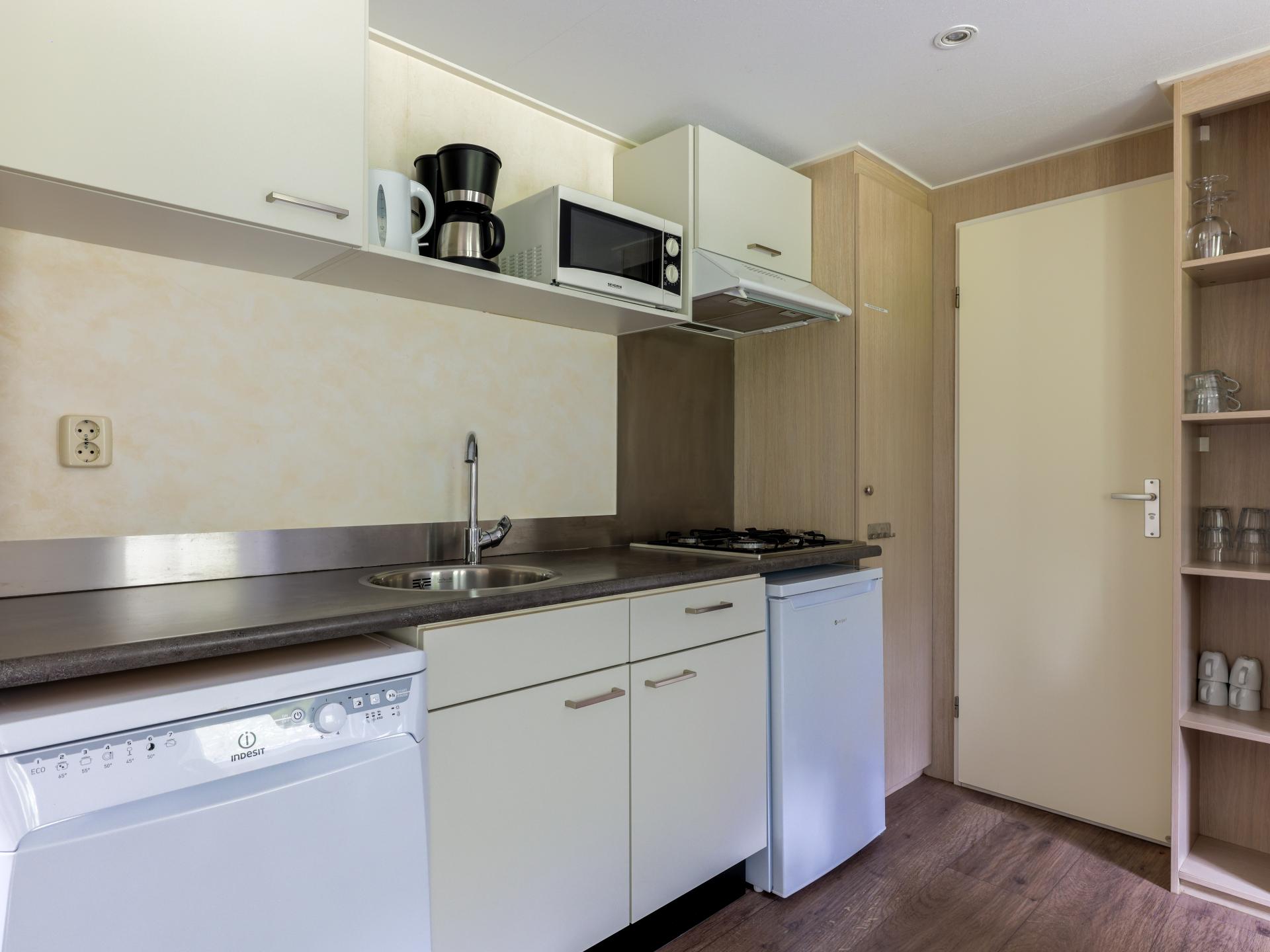 Chalet op bosrijke Brabantse camping met zwembad en avonturenpad - foto 11