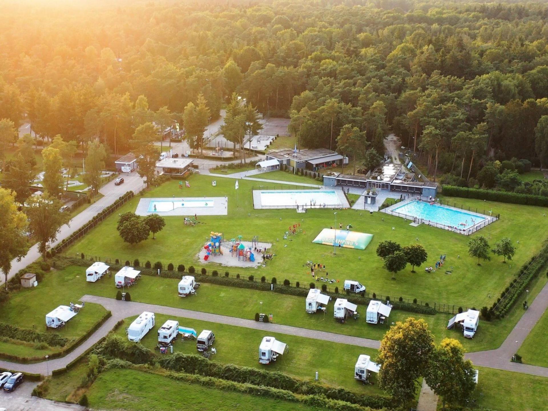 Gezellig chalet op bosrijke camping met zwembad in Vessem - foto 20