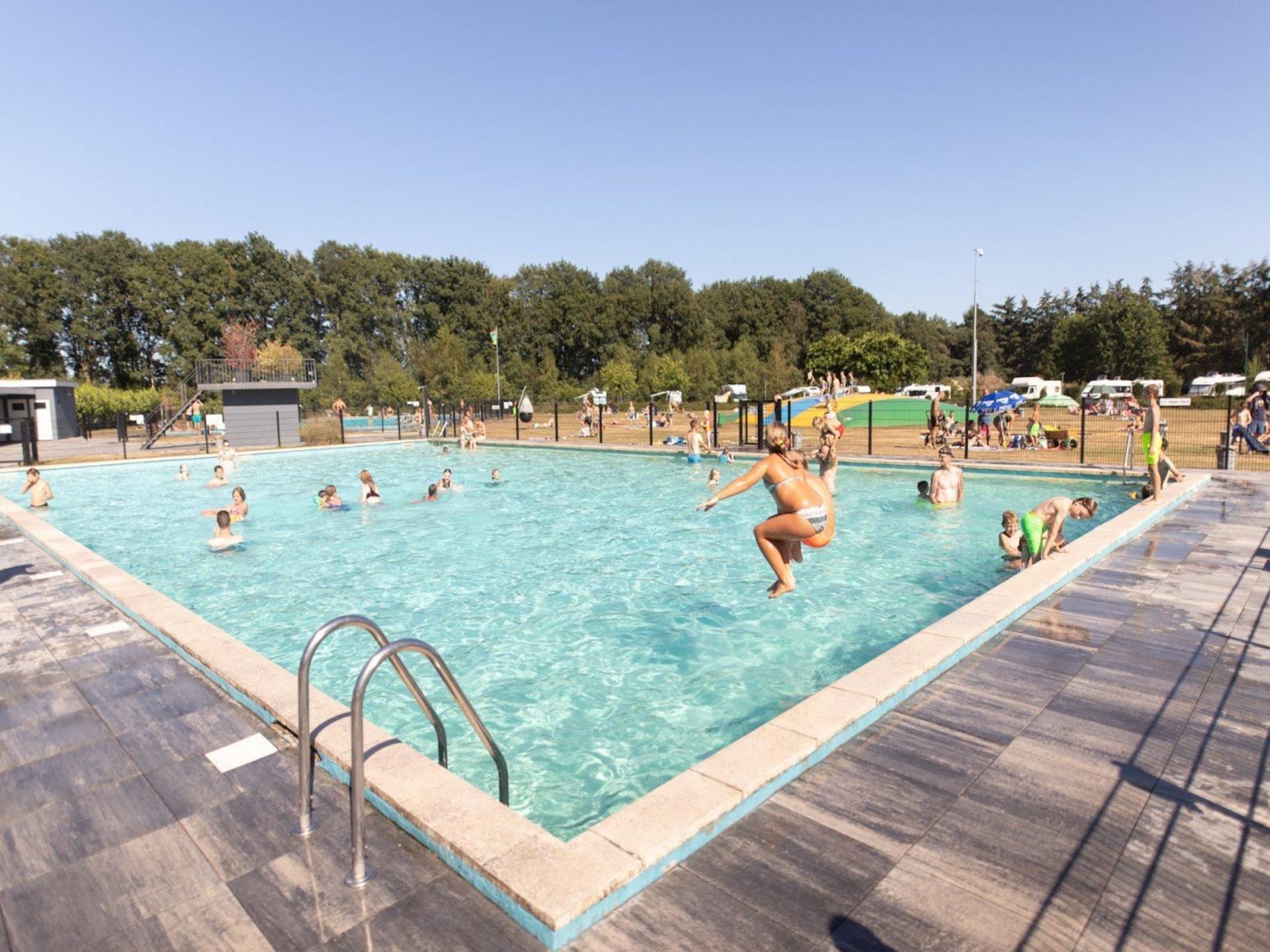 Gezellig chalet op bosrijke camping met zwembad in Vessem - foto 17