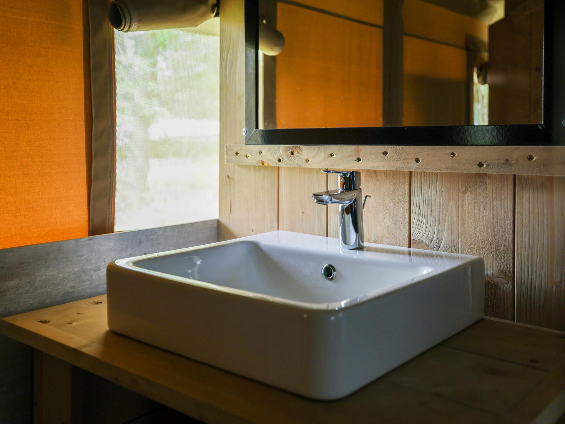 Luxe glampingtent op bosrijk vakantiepark in Vessem, Brabant - foto 12