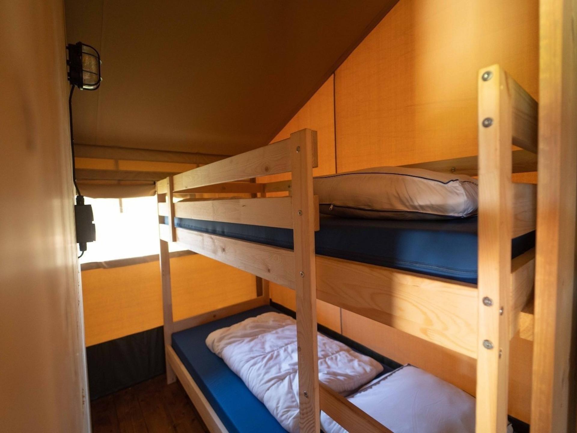 Luxe glampingtent op bosrijk vakantiepark in Vessem, Brabant - foto 14