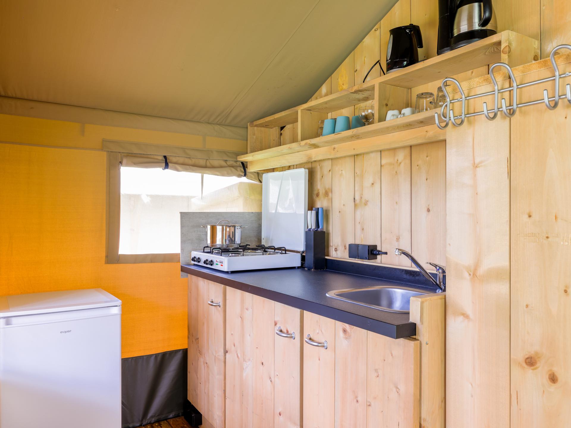Luxe glampingtent op bosrijk vakantiepark in Vessem, Brabant - foto 8