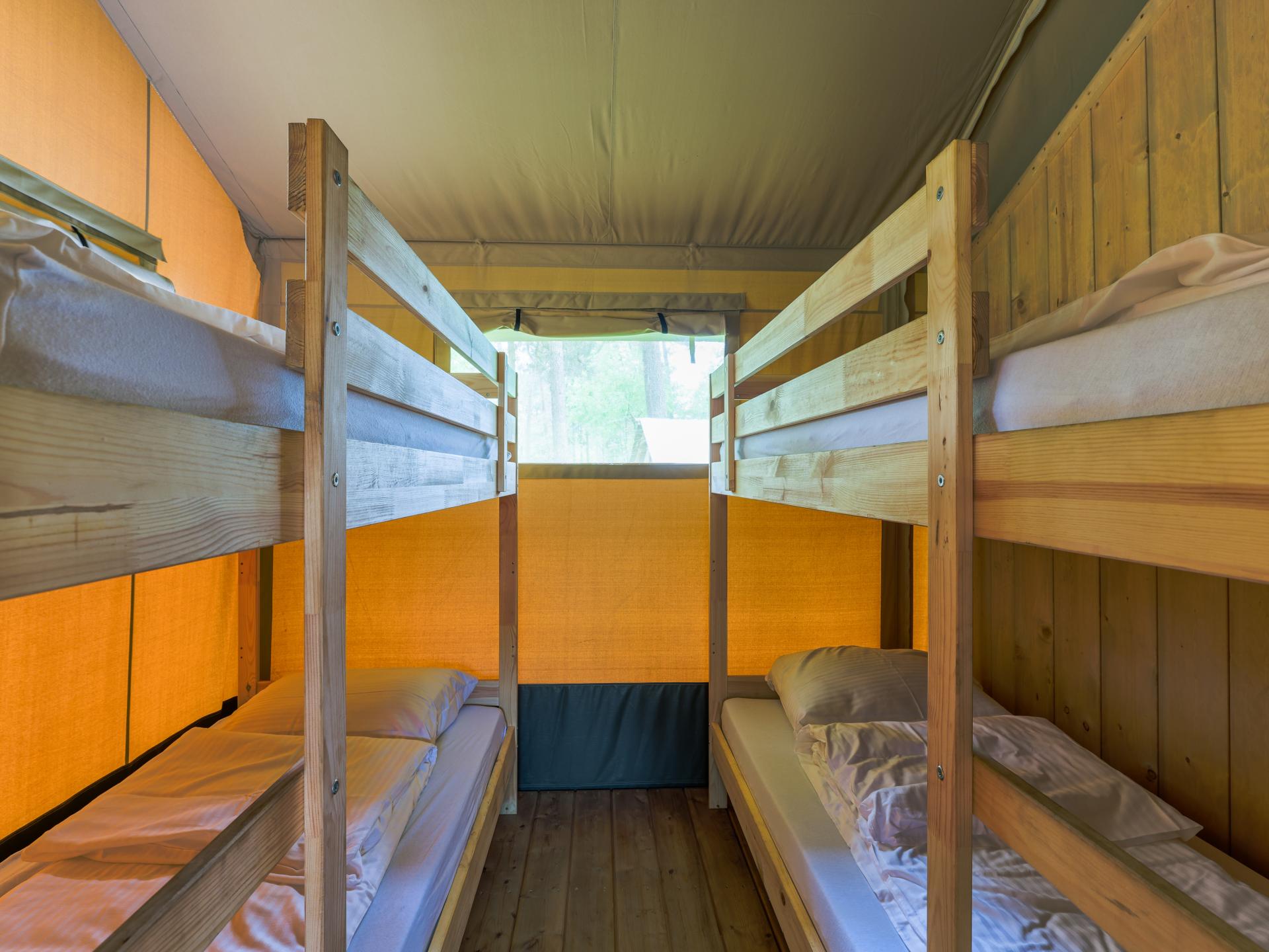 Luxe glamping-tent met privé-sanitair op bosrijke familiecamping in Vessem - foto 16