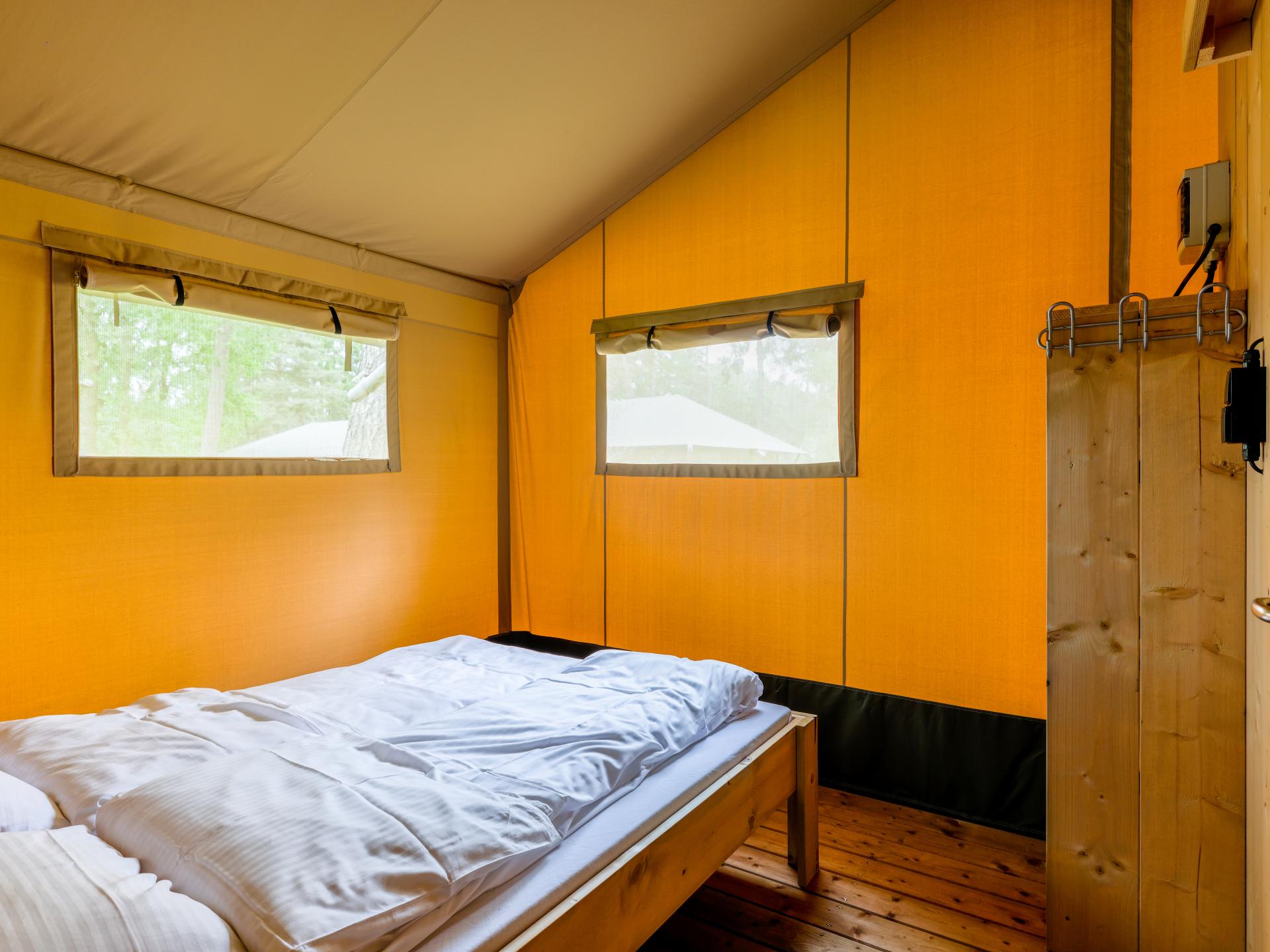 Luxe glamping-tent met privé-sanitair op bosrijke familiecamping in Vessem - foto 14