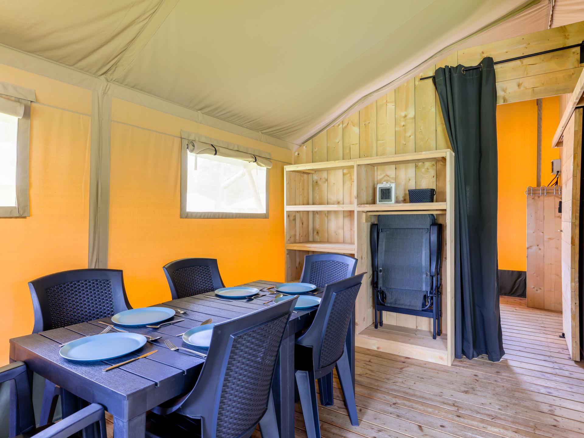 Luxe glamping-tent met privé-sanitair op bosrijke familiecamping in Vessem - foto 8