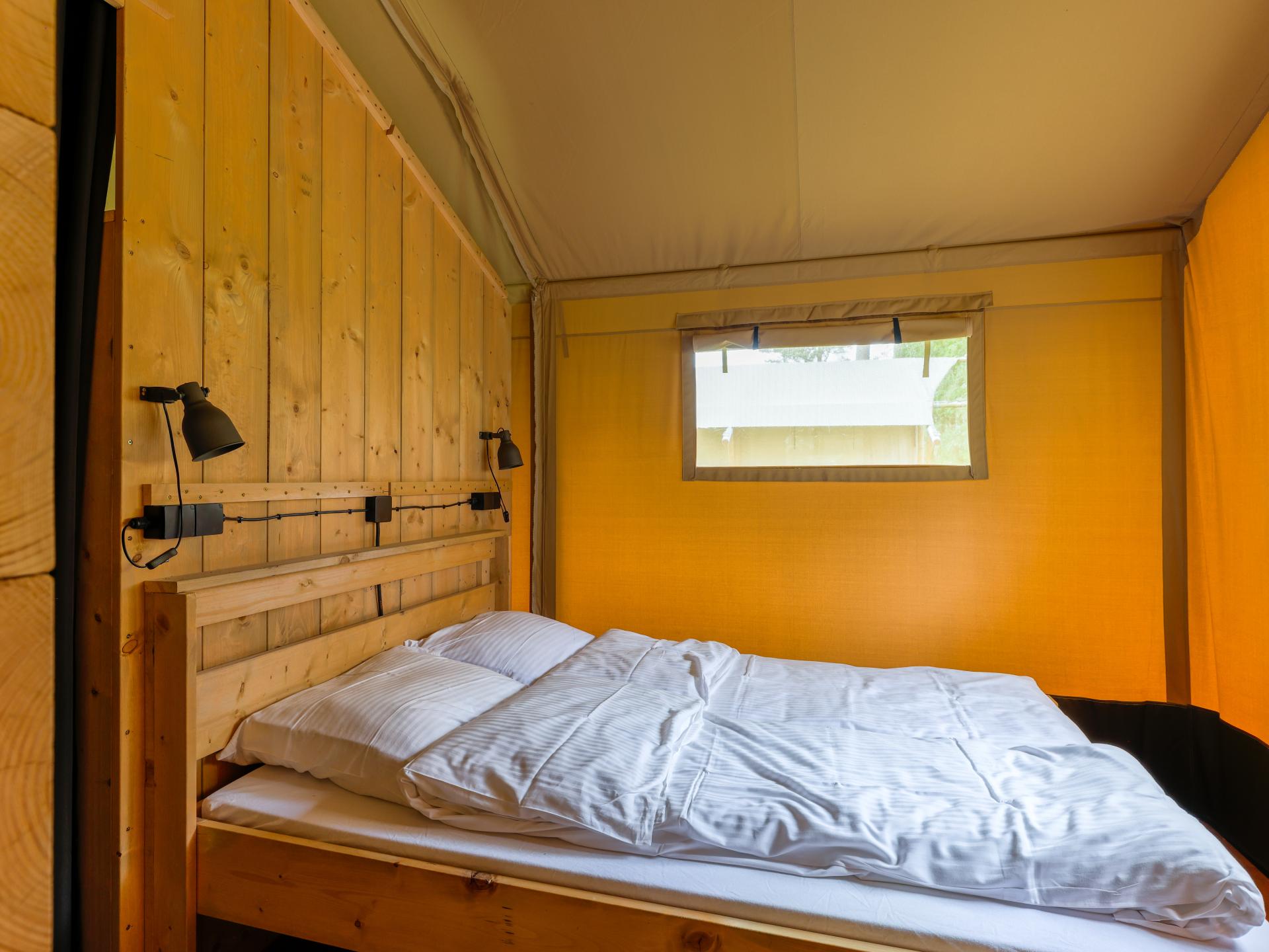 Luxe glamping-tent met privé-sanitair op bosrijke familiecamping in Vessem - foto 13