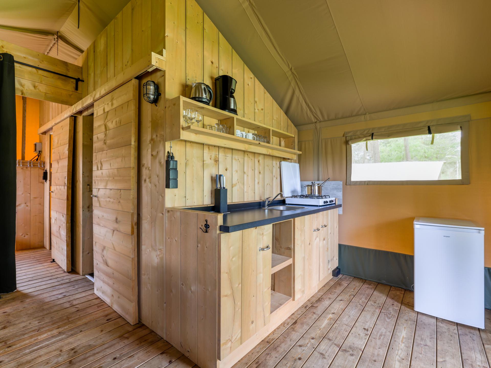 Luxe glamping-tent met privé-sanitair op bosrijke familiecamping in Vessem - foto 6
