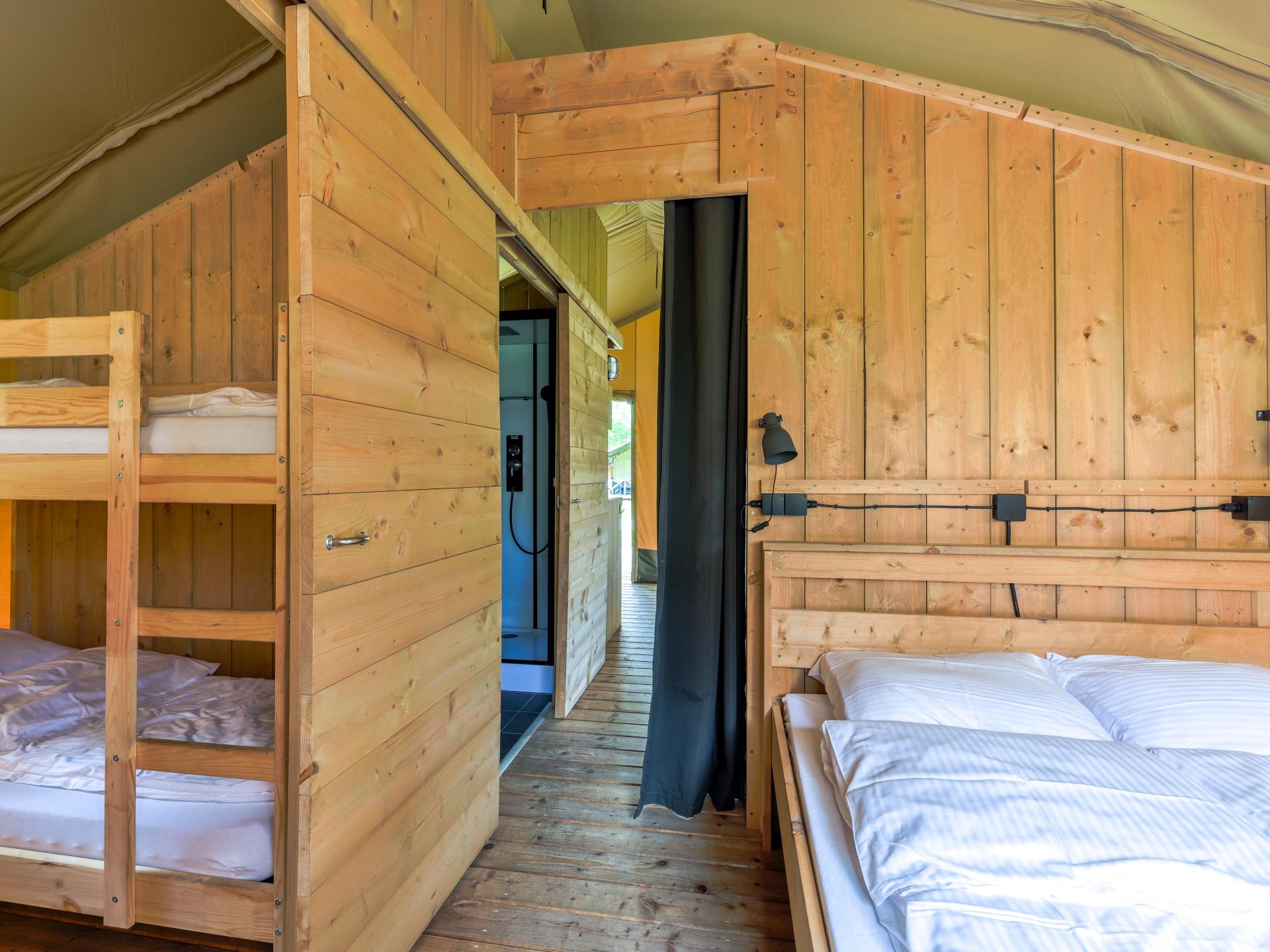 Luxe glamping-tent met privé-sanitair op bosrijke familiecamping in Vessem - foto 12