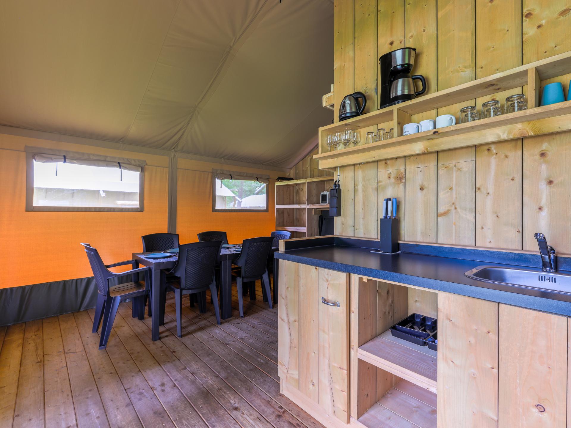 Luxe glamping-tent met privé-sanitair op bosrijke familiecamping in Vessem - foto 7