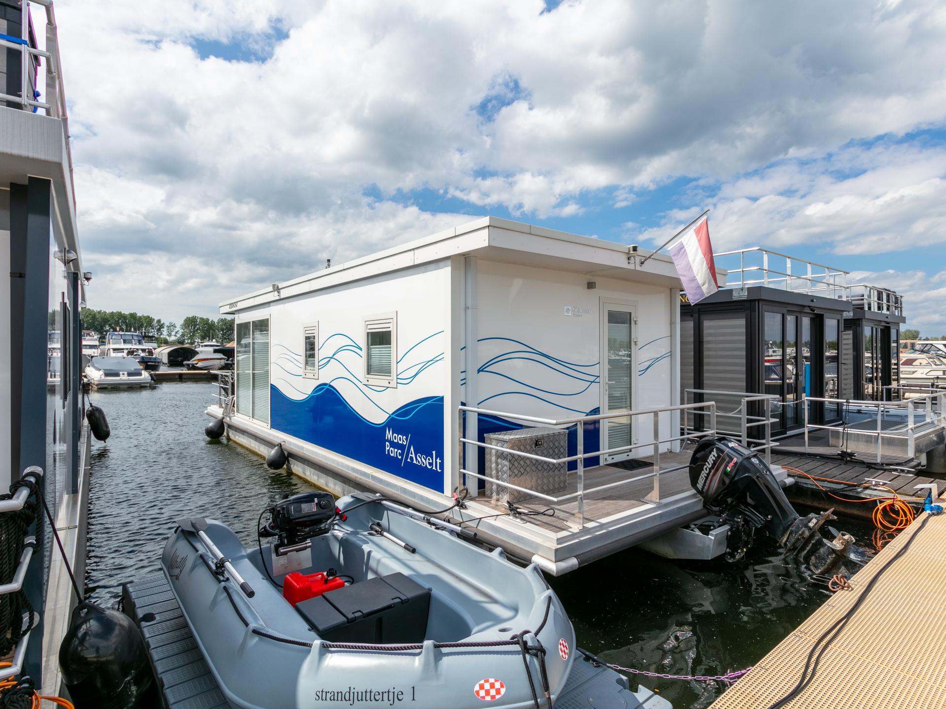 Sfeervolle woonboot in haven van Kerkdriel aan de Zandmeren - foto 24