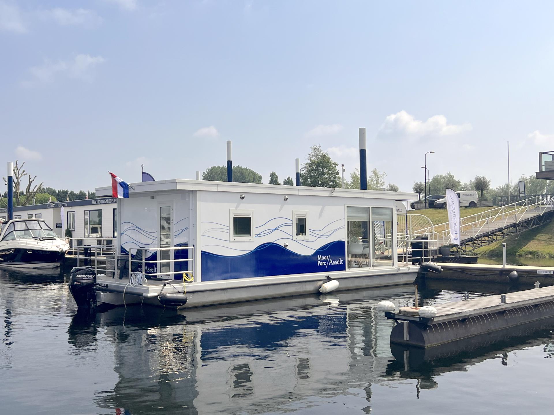 Sfeervolle woonboot in haven van Kerkdriel aan de Zandmeren - foto 19