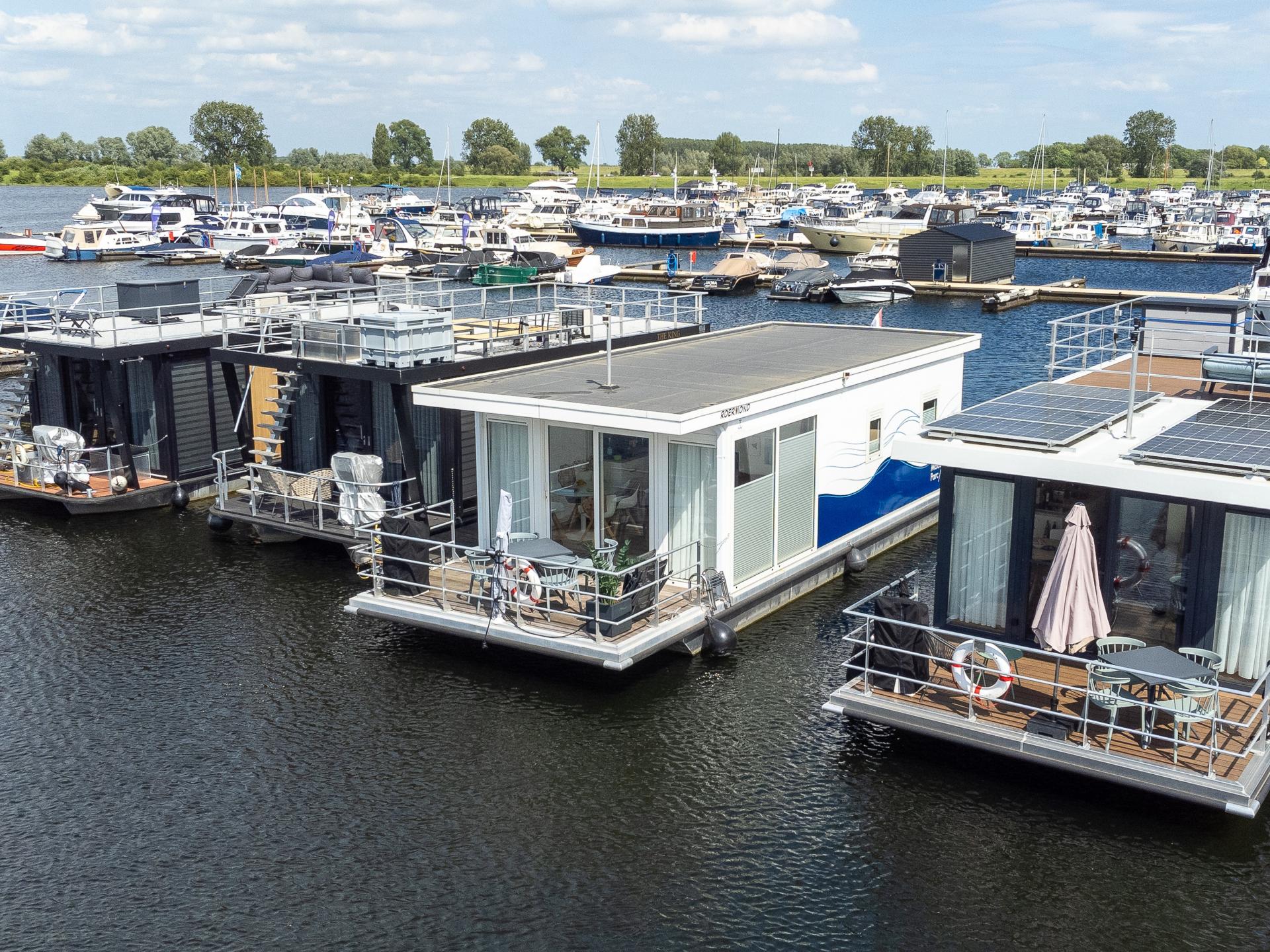 Sfeervolle woonboot in haven van Kerkdriel aan de Zandmeren - foto 26