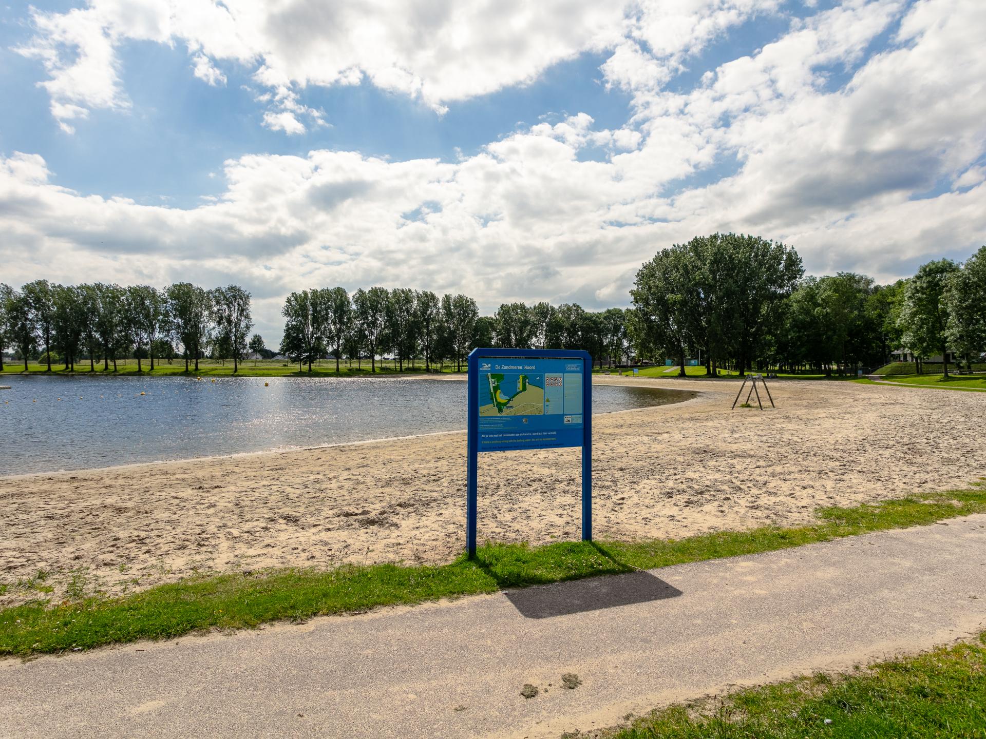 Sfeervolle woonboot in haven van Kerkdriel aan de Zandmeren - foto 34