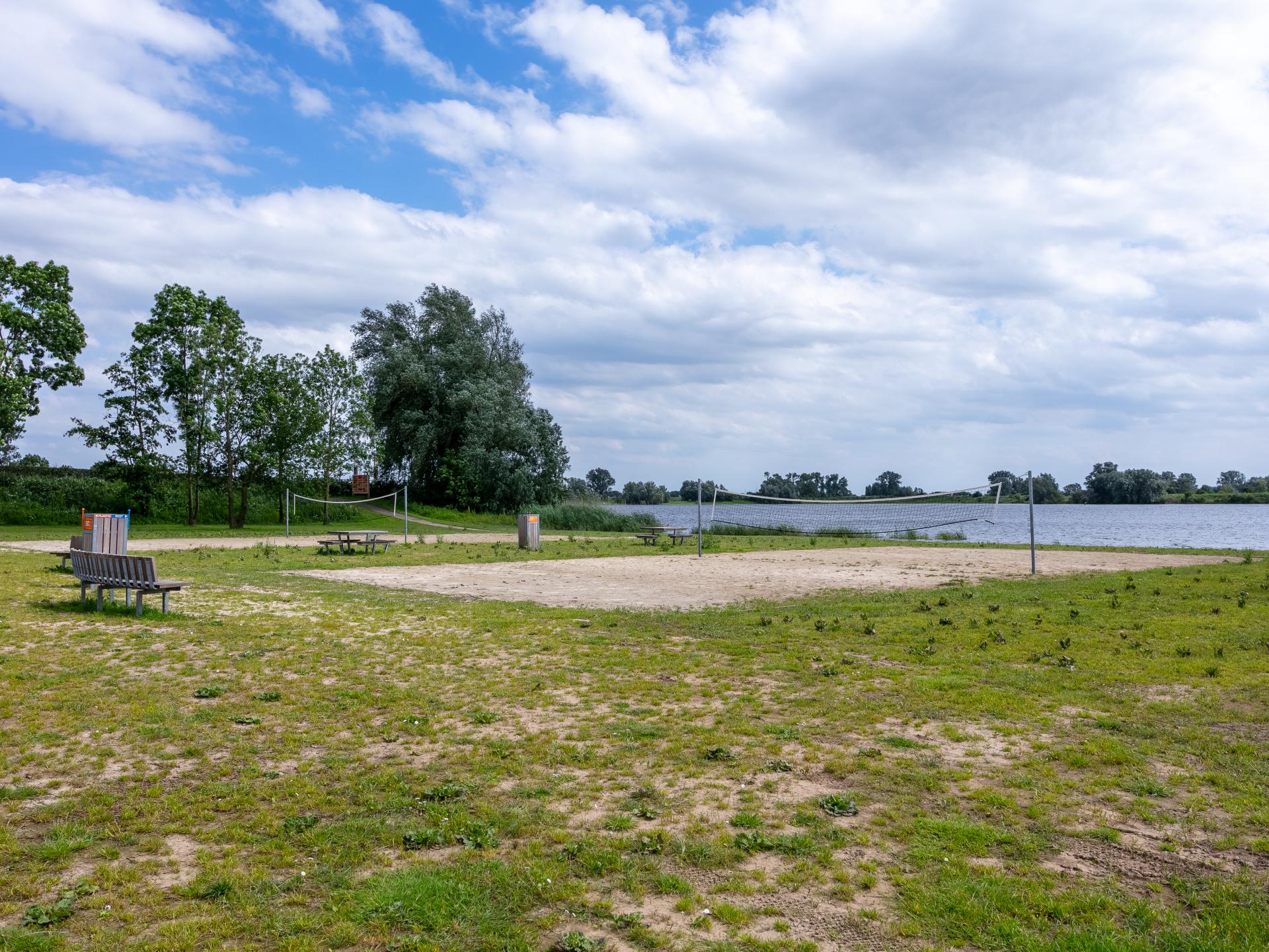Sfeervolle woonboot in haven van Kerkdriel aan de Zandmeren - foto 30